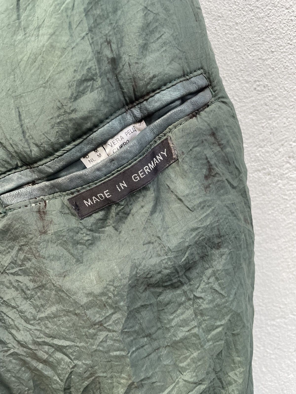 Other Vintage Leather Bomber Jacket Wolf Head Patch Size M Size US M / EU 48-50 / 2 - 16 Thumbnail