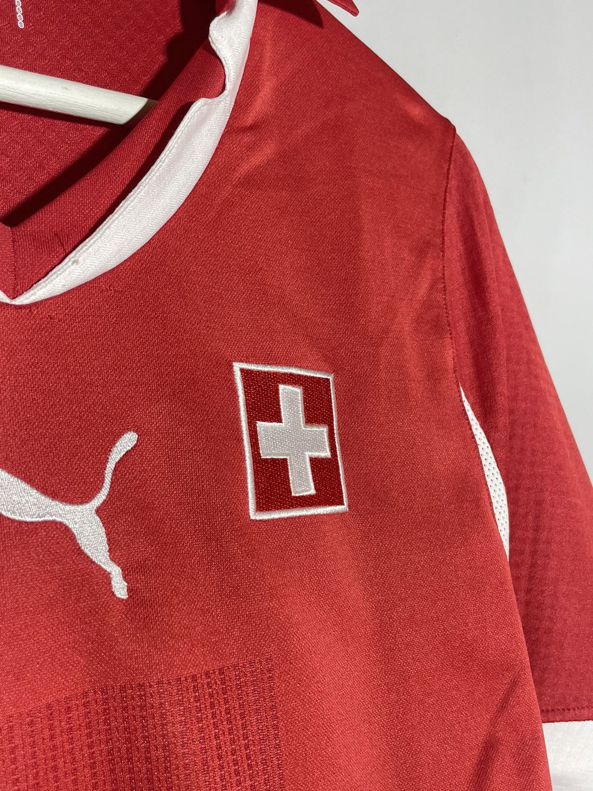 Puma #19 Behrami Switzerland Puma 2010 Home Football Shirt Size US S / EU 44-46 / 1 - 5 Thumbnail