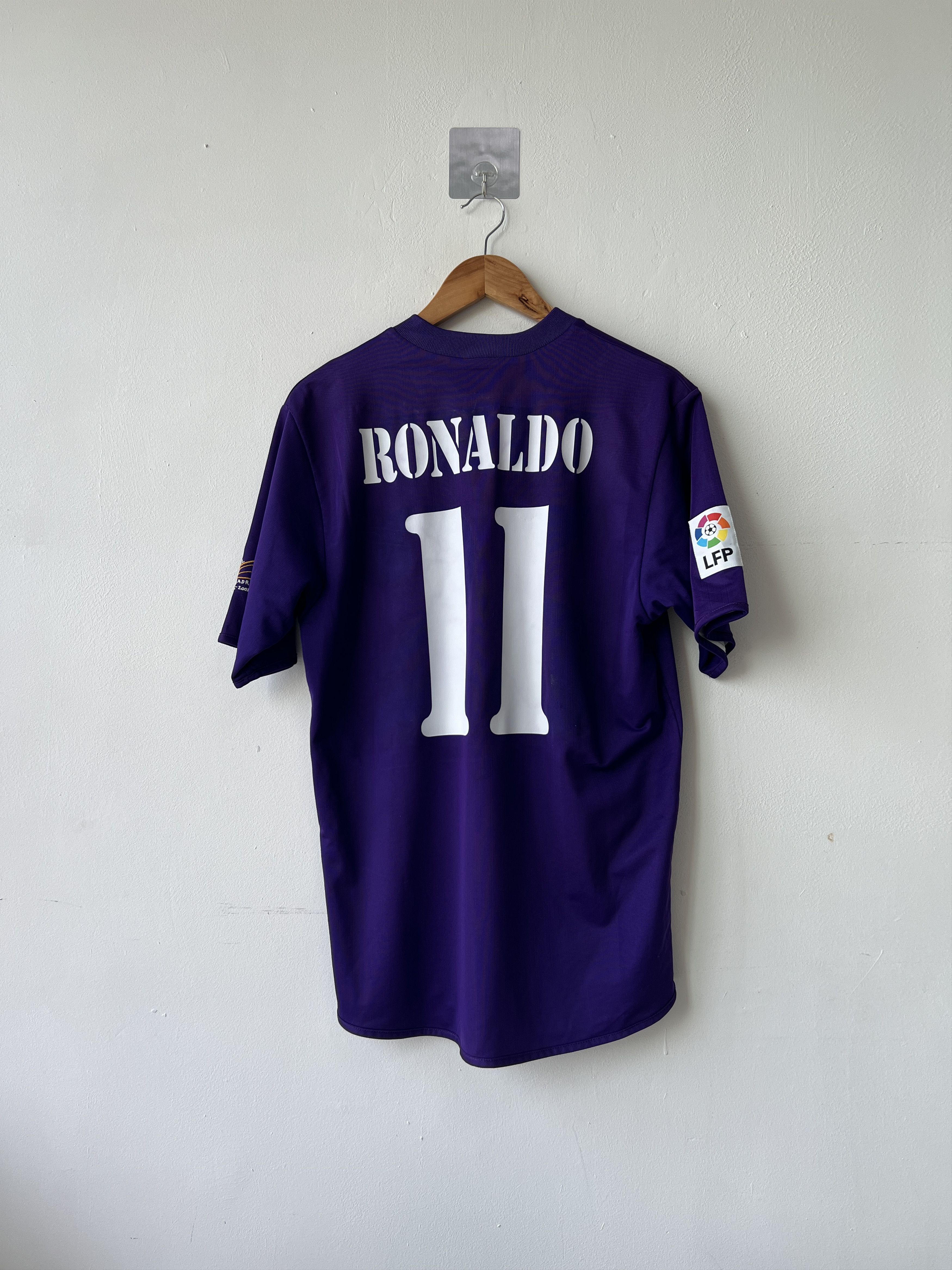 Adidas (M) Real Madrid 2002-03 Third Kit Ronaldo #11 Size US M / EU 48-50 / 2 - 1 Thumbnail