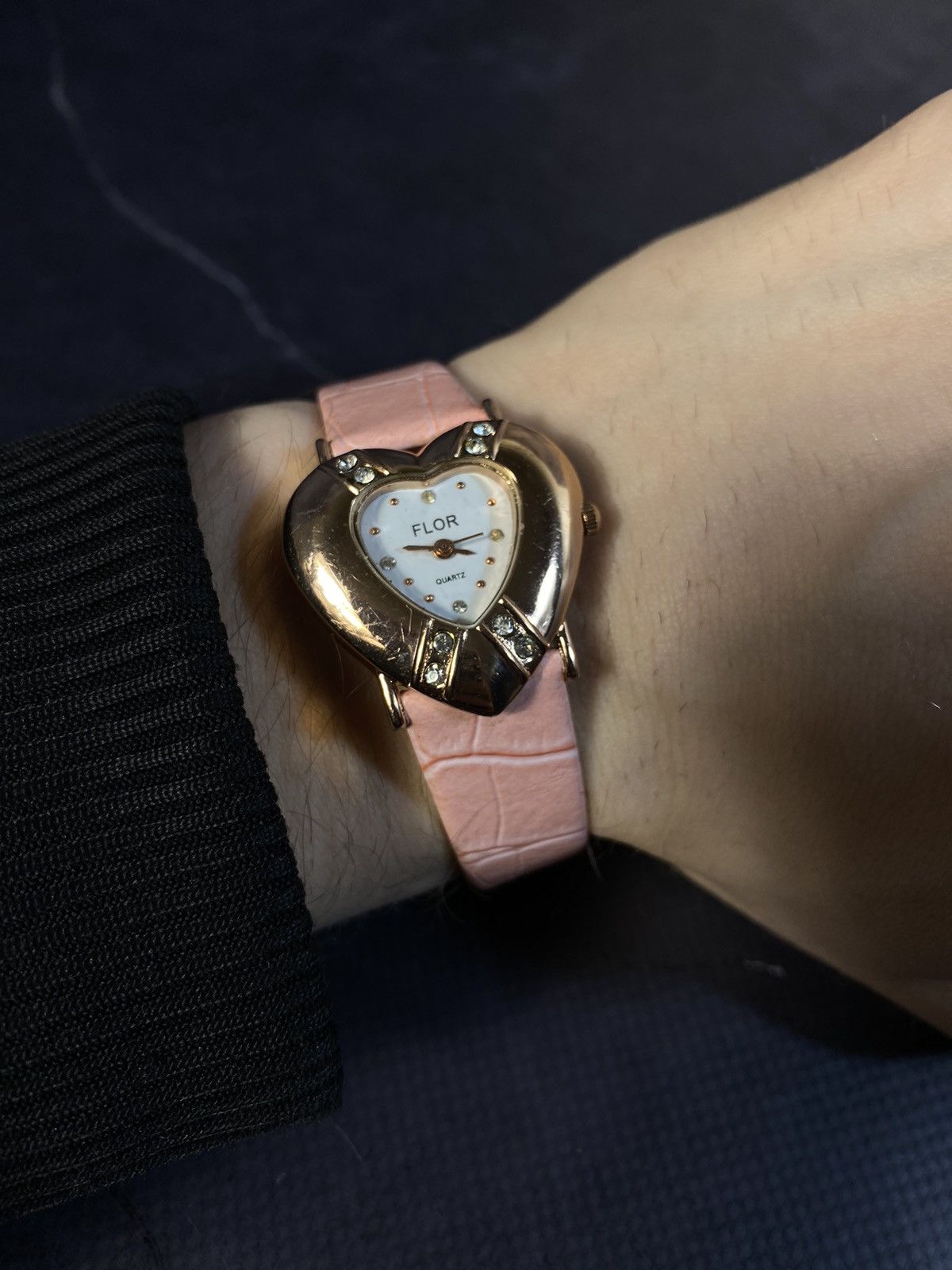 Vintage Heart-Shaped Gold Tone Watch with Pink Strap Japanese Brand Size ONE SIZE - 2 Thumbnail