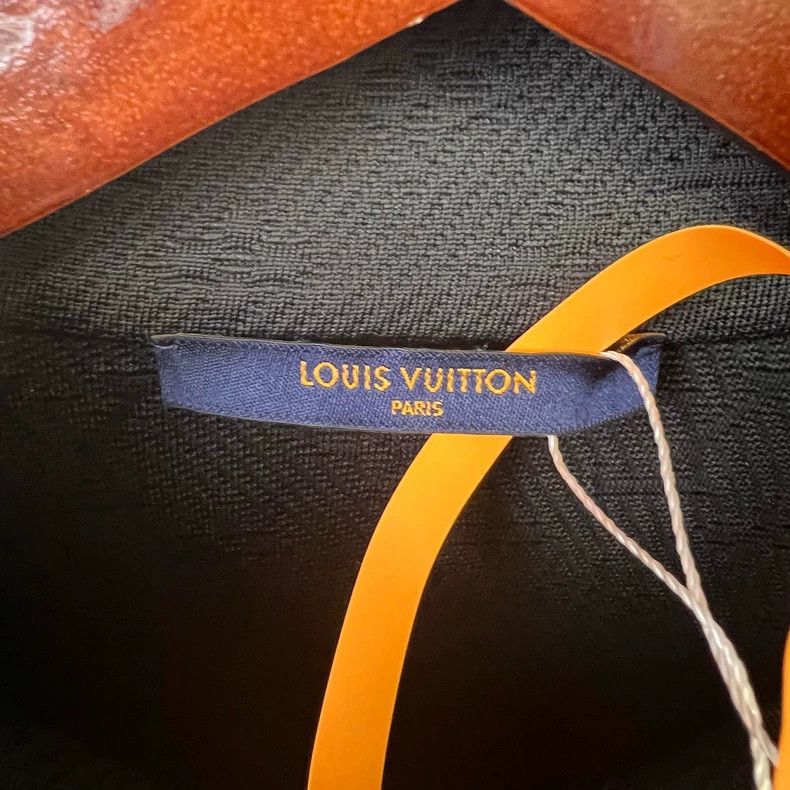 Louis Vuitton Louis Vuitton Embossed full-print presbyopic zip jacket Size US M / EU 48-50 / 2 - 3 Thumbnail