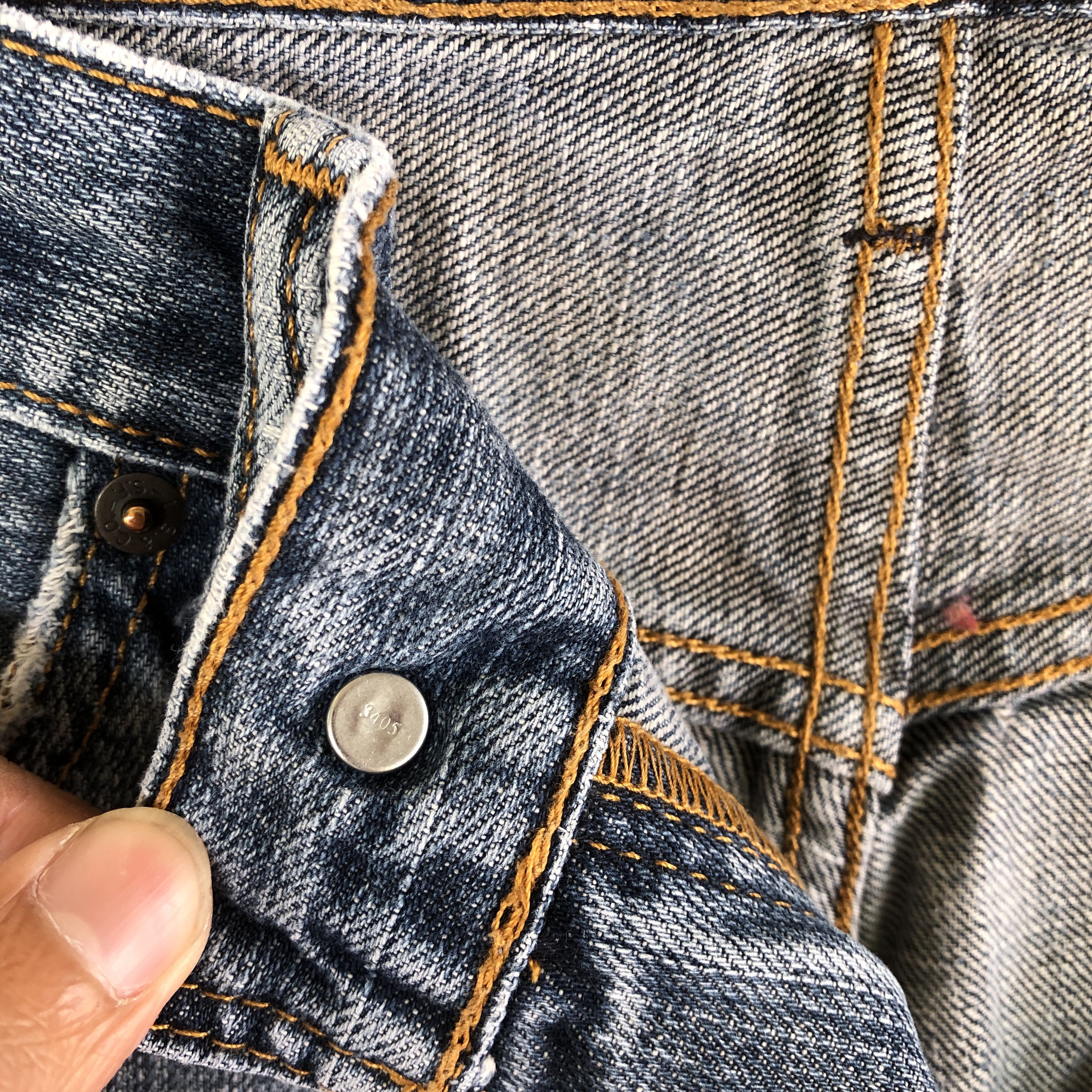 Levi's Vintage Levis 550 Faded Baggy Jeans Levi's Light Wash Denim Size US 30 / EU 46 - 7 Thumbnail