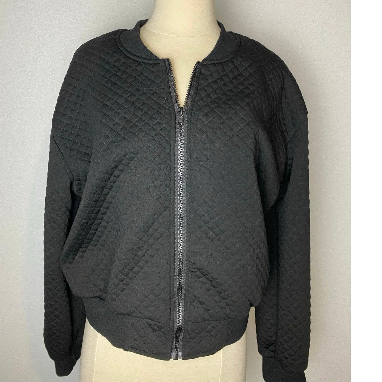 Shein NWOT Bomber Jacket, Sz Med, Black Zip up Size M / US 6-8 / IT 42-44 - 1 Thumbnail