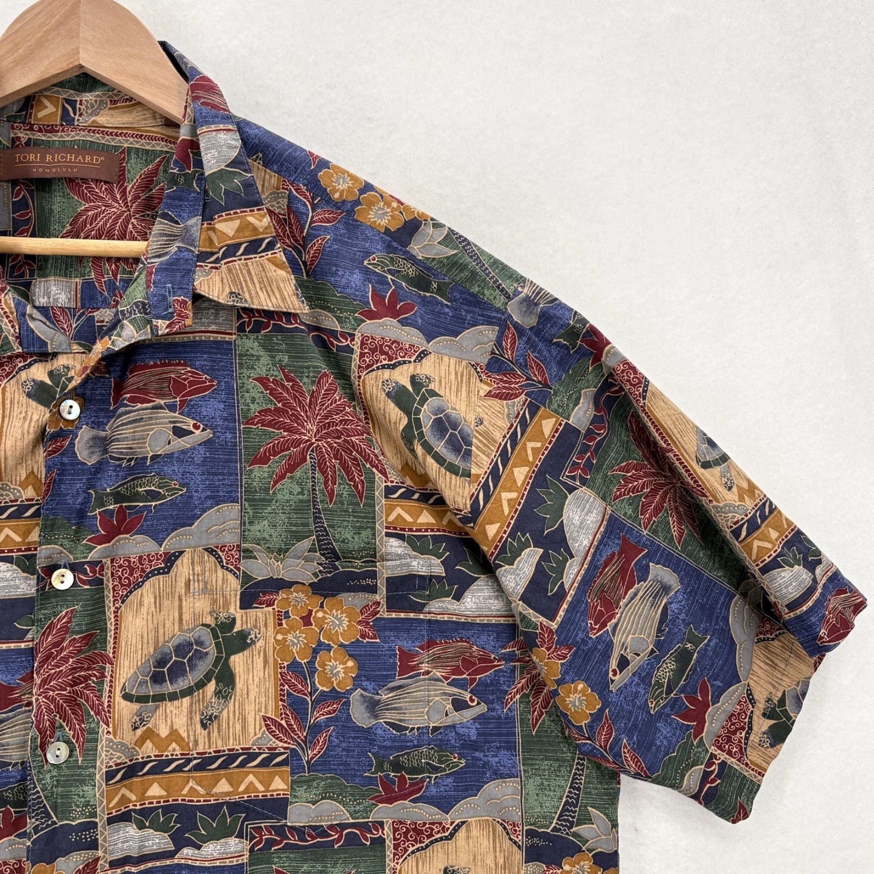 Tori Richard VINTAGE Tori Richard Shirt Mens XL Blue Hawaiian Turtle Fish Camp Made USA 90s Size US XL / EU 56 / 4 - 2 Thumbnail