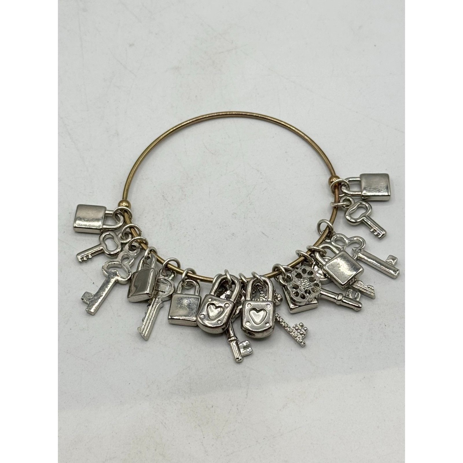 Other Vintage key charm bangle bracelet Size ONE SIZE - 3 Thumbnail
