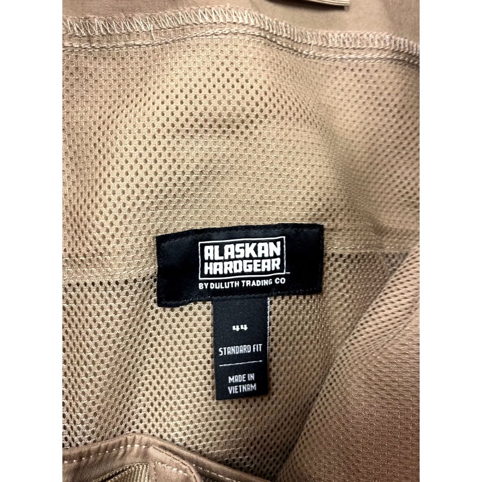 Vintage VINTAGE Alaskan Hardgear Cargo Shorts Tan 34 Unisex Adults 34 Inseam 10" Cotton Nylon Tan Cargo Pocket Mens Womens Size US 34 / EU 50 - 3 Thumbnail