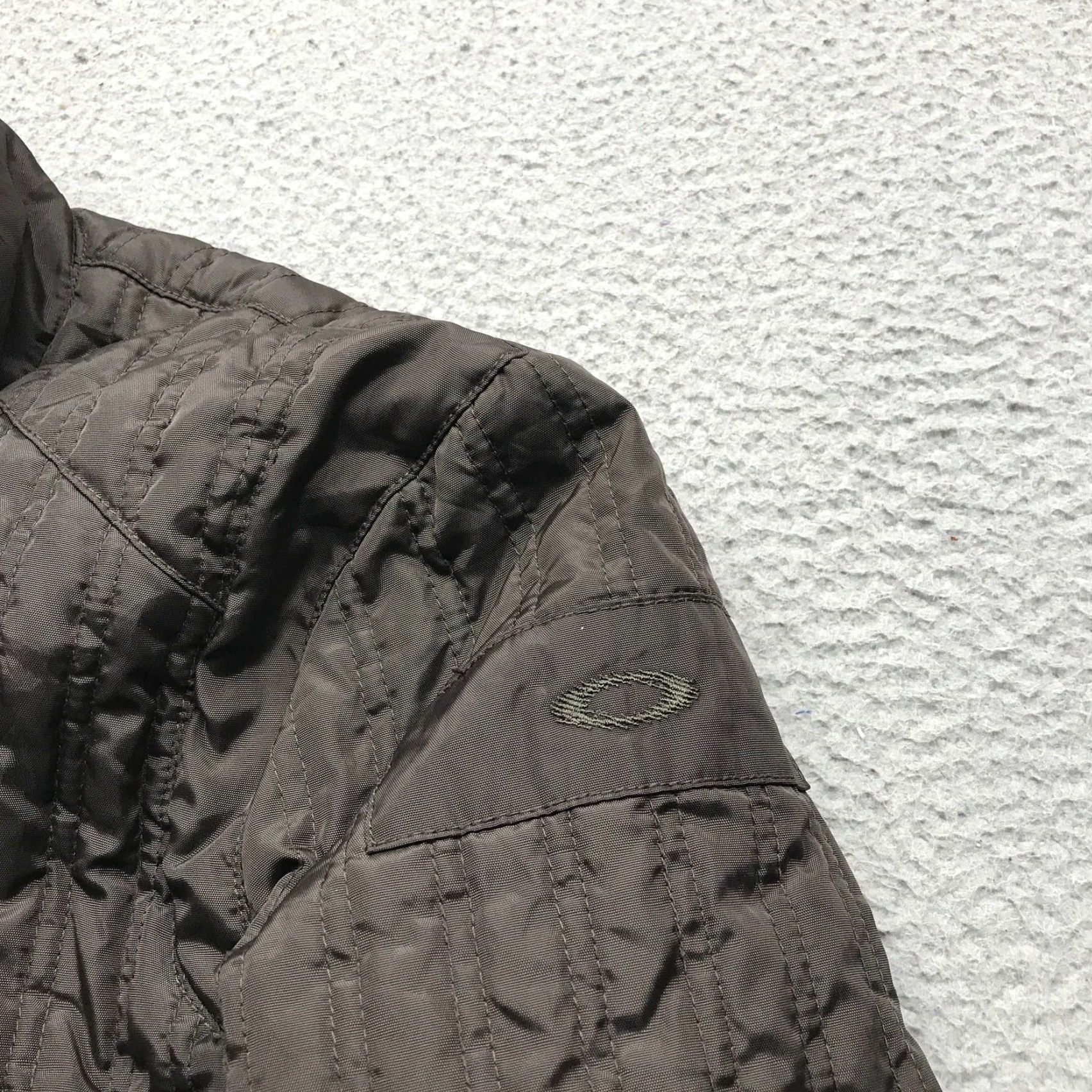 Oakley VINTAGE Oakley Jacket Womens M Brown Quilted Lined Full Zip Embroidered Logo Pockets Long Sleeve 100% Nylon Regular Fit Shirt/Jacket Size M / US 6-8 / IT 42-44 - 6 Thumbnail