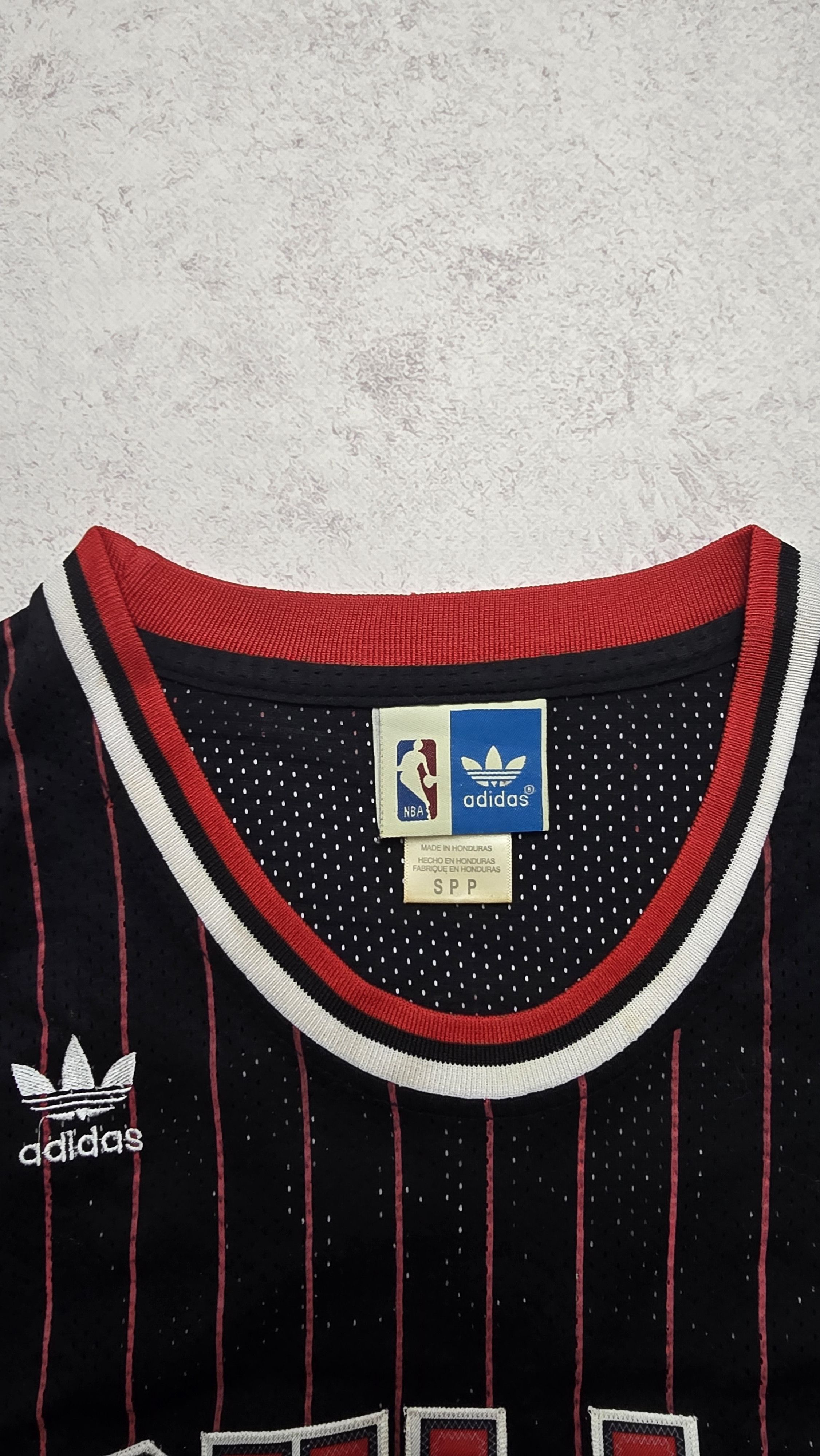 Adidas Scottie Pippen #33 NBA Chicago Bulls 1995 96 Jersey Size US S / EU 44-46 / 1 - 15 Thumbnail