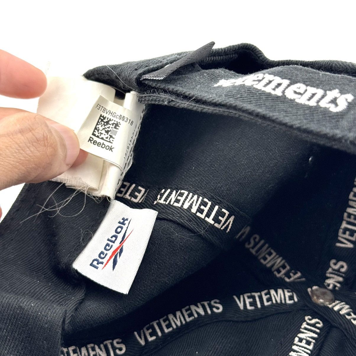 Reebok × Vetements Vetements x Reebok Black Emroidered Logo Cap Adjustable Hat Size ONE SIZE - 6 Thumbnail