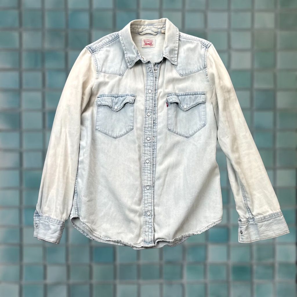 Levi's Levi's Shirt Womens Small Blue Denim Western Pockets Pearl Snap Cowboy Wash Fade Size S / US 4 / IT 40 - 1 Thumbnail