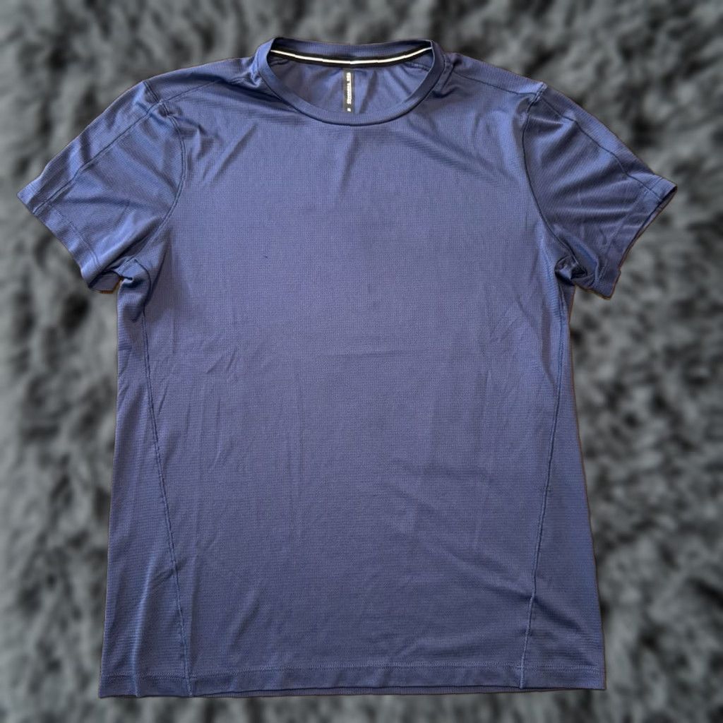 Ten Thousand Ten Thousand The Lightweight Shirt Mens Medium Training Running Performance Blue Size US M / EU 48-50 / 2 - 1 Thumbnail