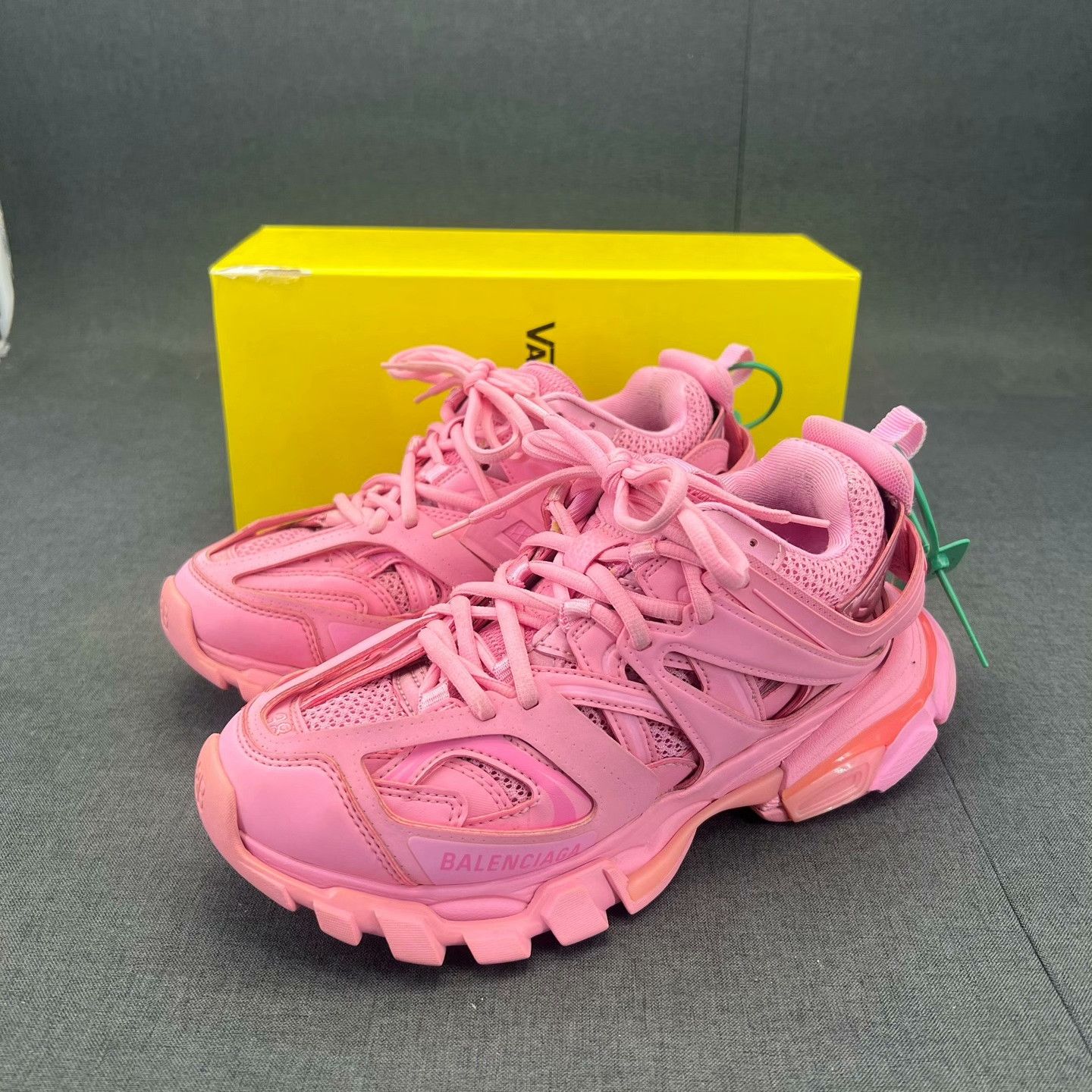 Balenciaga Balenciaga Pink Lowtop Sneakers 38 Women Size US 7.5 / IT 37.5 - 1 Thumbnail