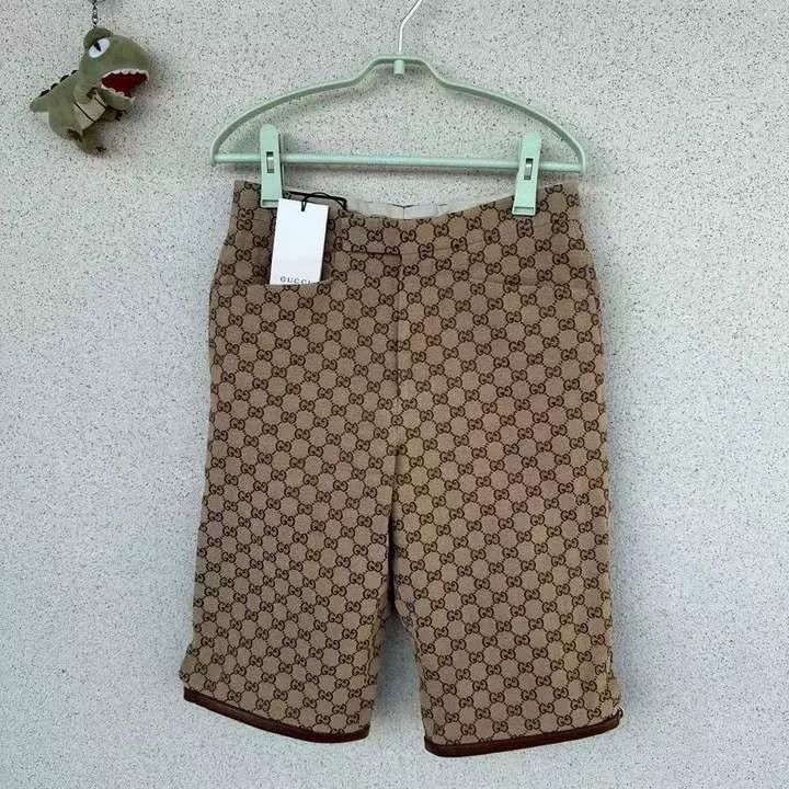 Gucci Gucci Khaki All-Over Print Shorts Size US 30 / EU 46 - 1 Thumbnail