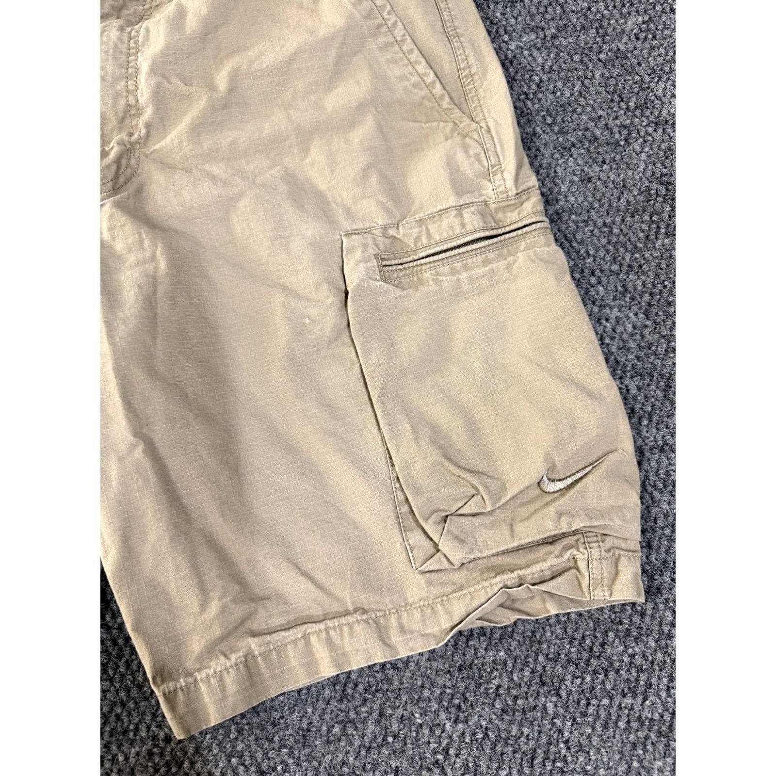 Nike Nike Cargo Shorts Mens 36 Beige Cotton Canvas Relaxed Fit Pockets Casual Size US 36 / EU 52 - 3 Thumbnail