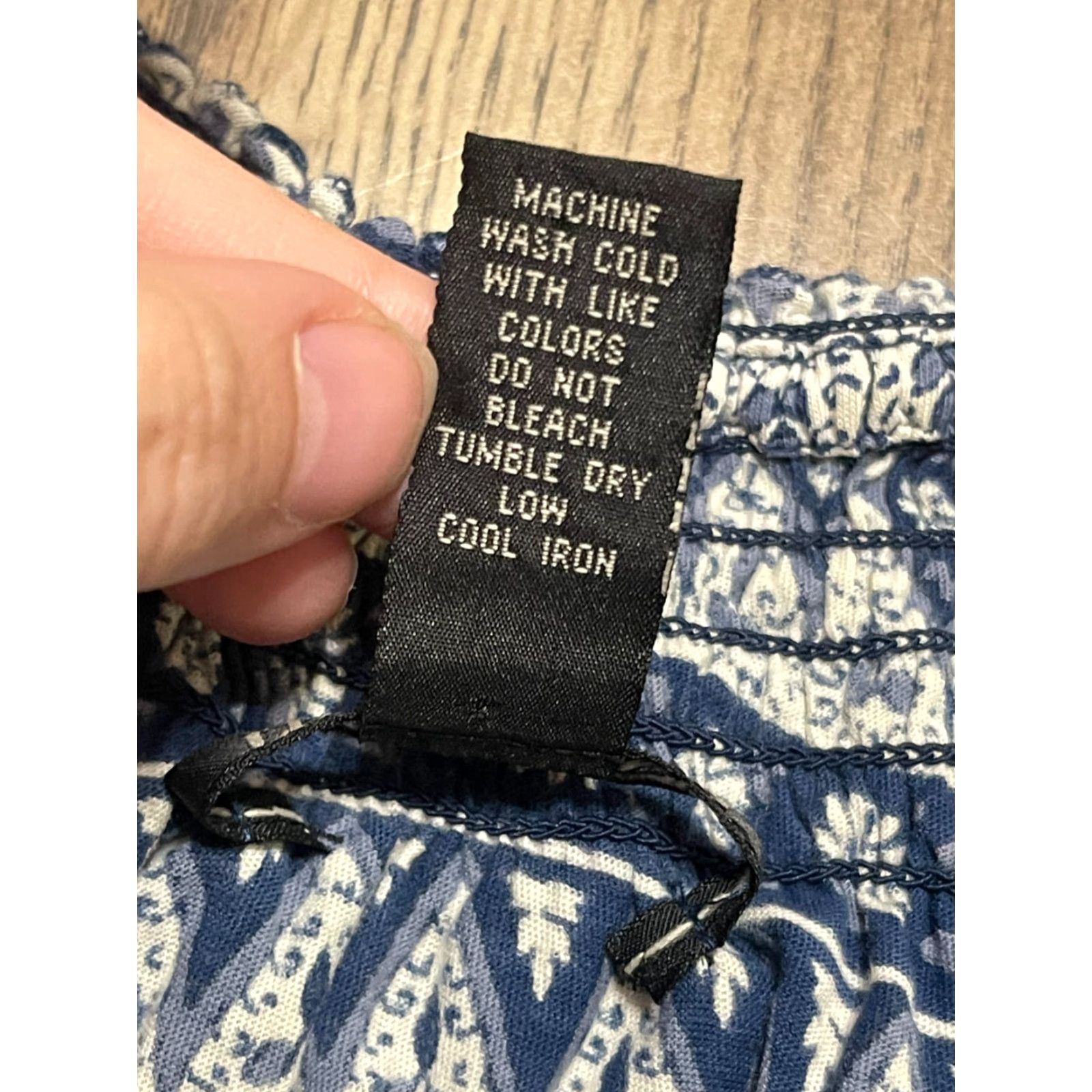 Lucky Brand Lucky Brand Shirt Women’s Size S White Blue V-Neck 3/4 Sleeve T-Shirt Casual Fall Spring Summer Modern Basic Size S / US 4 / IT 40 - 6 Thumbnail