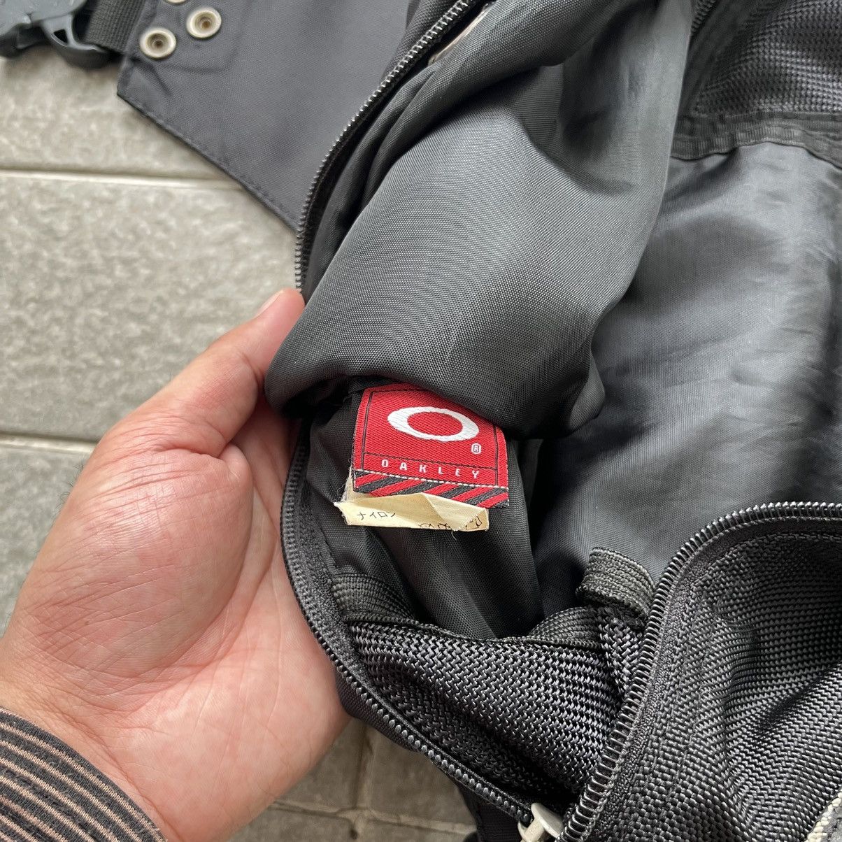 Oakley Vintage Oakley Sandbag Sling Pack 2000's ☠️ Very Rare !!! Size ONE SIZE - 7 Thumbnail