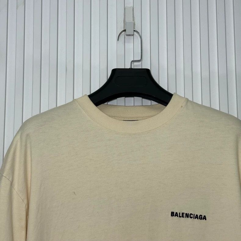 Balenciaga Balenciaga Printed logo short sleeves with khaki back. Size US M / EU 48-50 / 2 - 3 Thumbnail