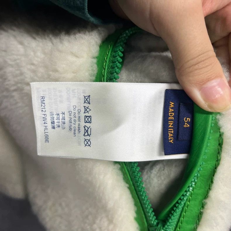 Louis Vuitton Louis Vuitton White and green color-block logo printed long Size US L / EU 52-54 / 3 - 3 Thumbnail