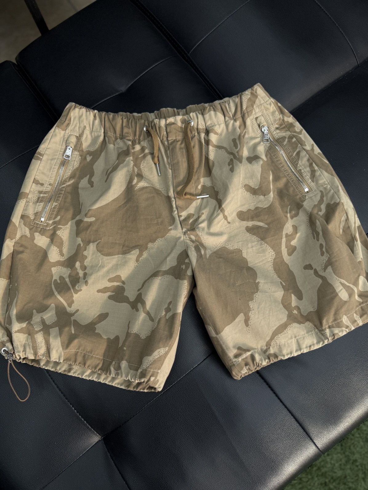 Moncler Moncler Tan Camo Shorts Size (48) 100% Authentic $500 Size US 44 / EU 60 - 1 Thumbnail