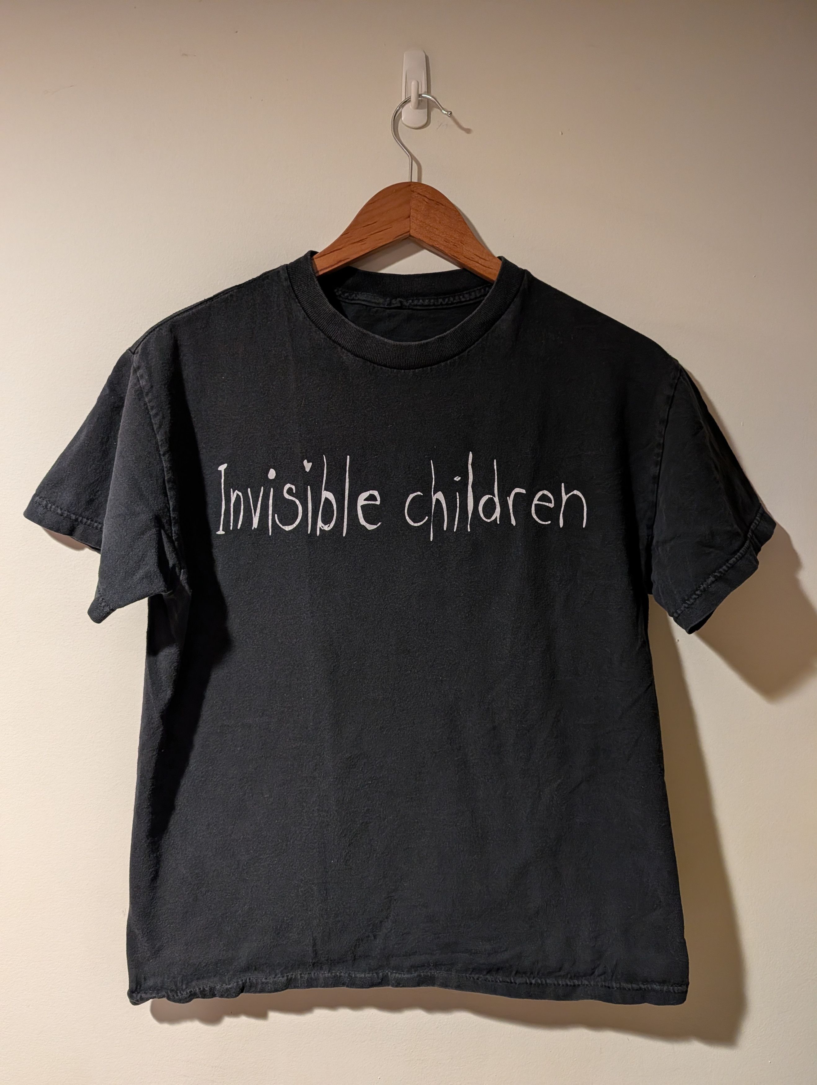Fruit Of The Loom Vintage Y2K Invisible Children Discover The Unseen Shirt Size US M / EU 48-50 / 2 - 1 Thumbnail