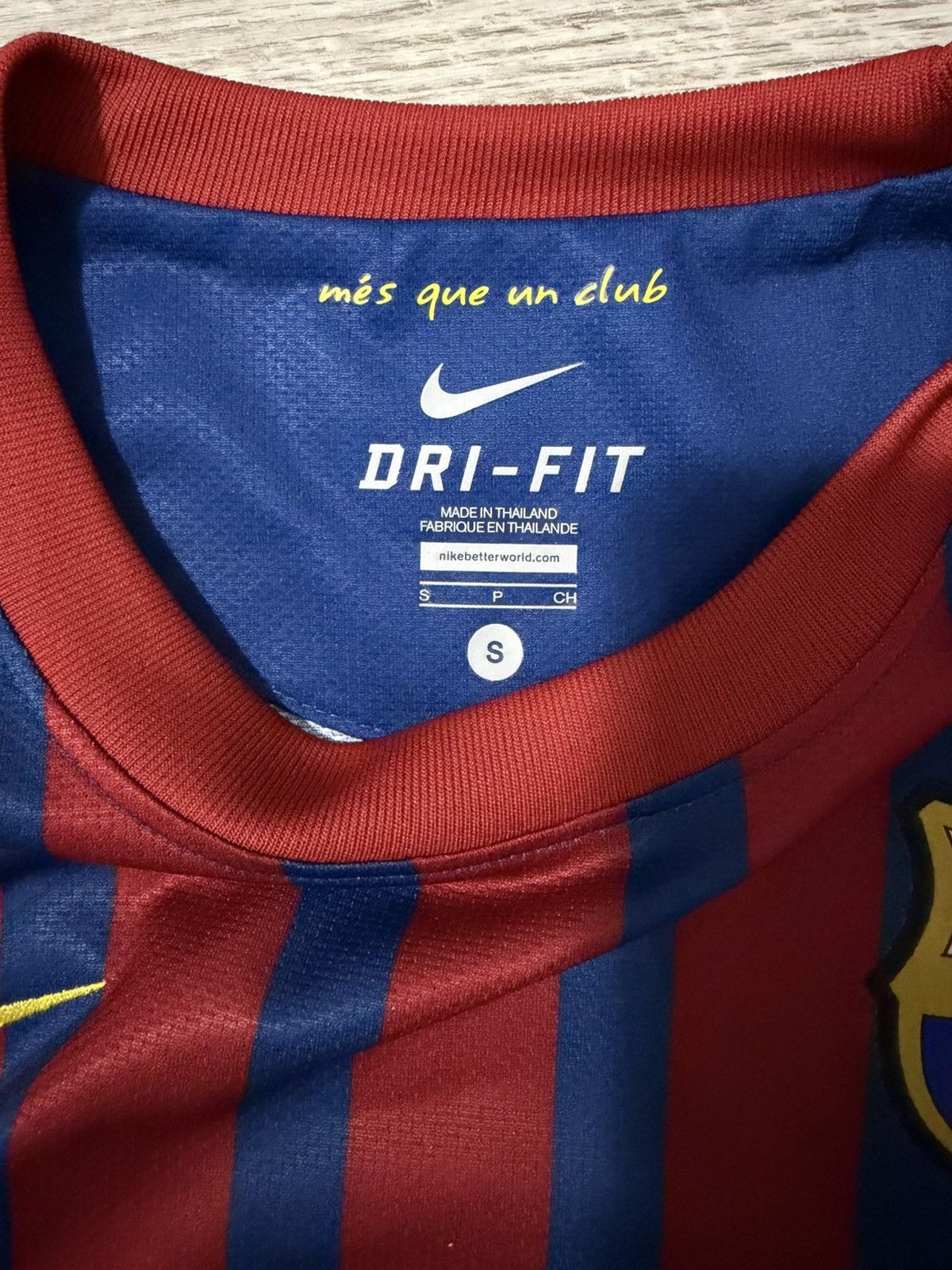 Nike Iniesta Barcelona Jersey 2011/2012 Size US S / EU 44-46 / 1 - 3 Thumbnail