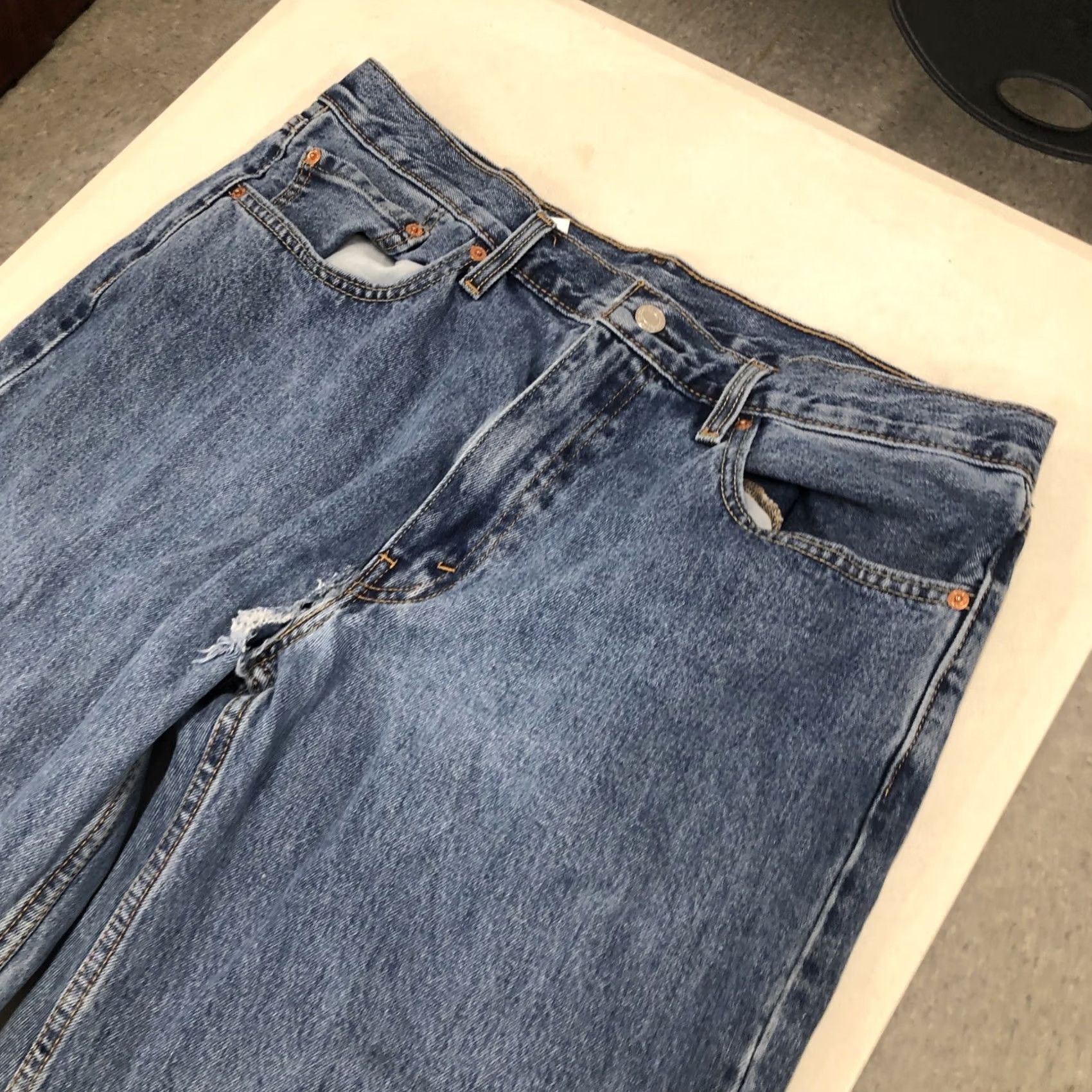 Levi's Levi's 550 Jeans Men's 36x29 Blue Medium Wash Straight Leg Regular Fit Patch Needs A Patch Size US 36 / EU 52 - 2 Thumbnail