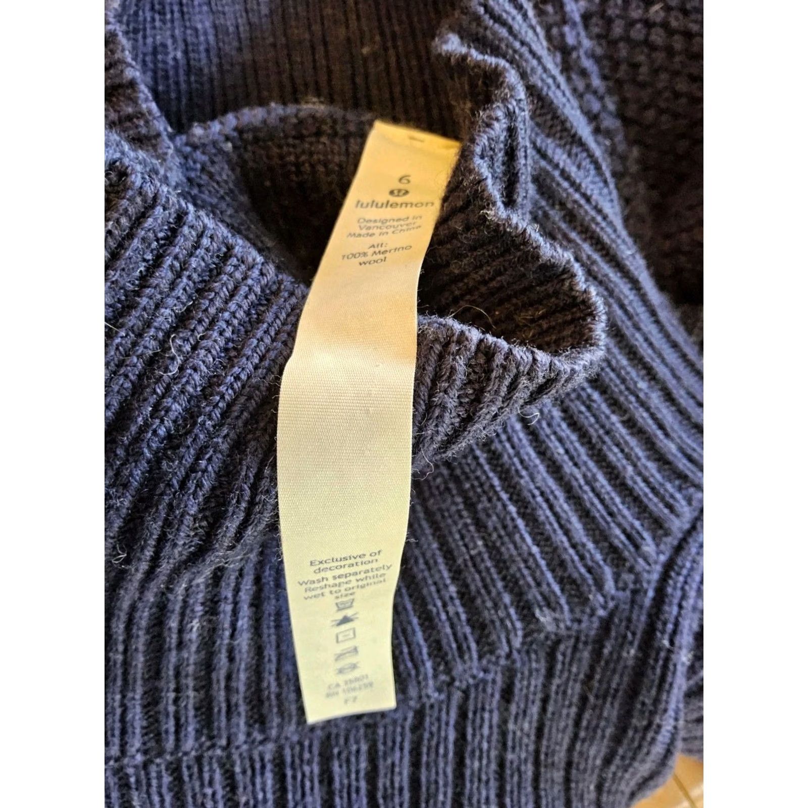 Lululemon Lululemon Sweater Women 100% Merino Wool Navy Size 6 Pullover Blue 100% Merino Wool Womens Pullover Sweater Size M / US 6-8 / IT 42-44 - 5 Thumbnail