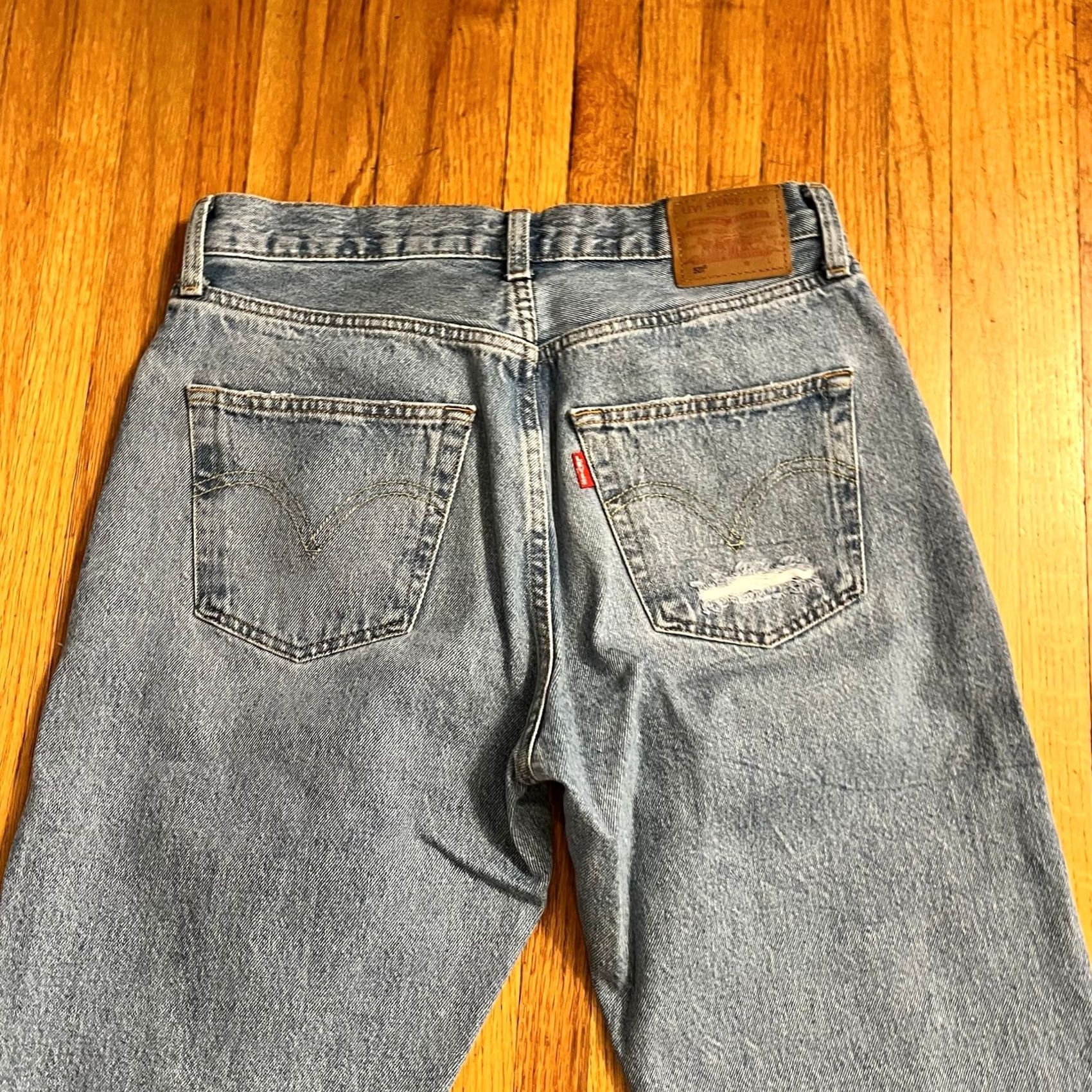 Levi's VINTAGE Levi’s Jeans Womens 27x30 501 Straight Distressed Premium Blue Pnats Button Fly Jeans Women 27 XS? Size 27" / US 4 / IT 40 - 2 Thumbnail