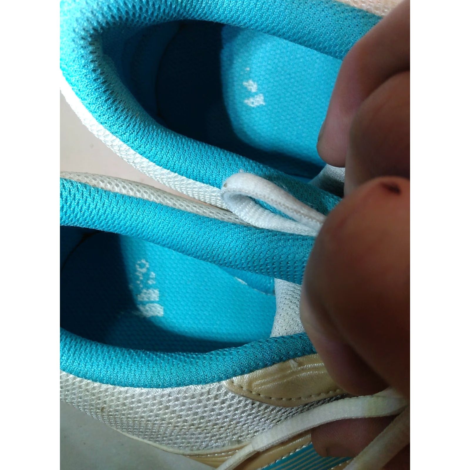 Adidas VINTAGE Adidas 3-D cushion VG Cond creme, white & teal Women's Sz.8.5 Sneaker Womens Shoes Size 8.5 White Teal Cushioned VG Condcreme Size US 9 / IT 39 - 5 Thumbnail