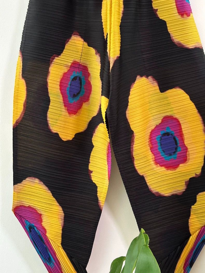 Issey Miyake Issey Miyake size:3 Black sunflower pleated trousers Size 22" - 4 Thumbnail