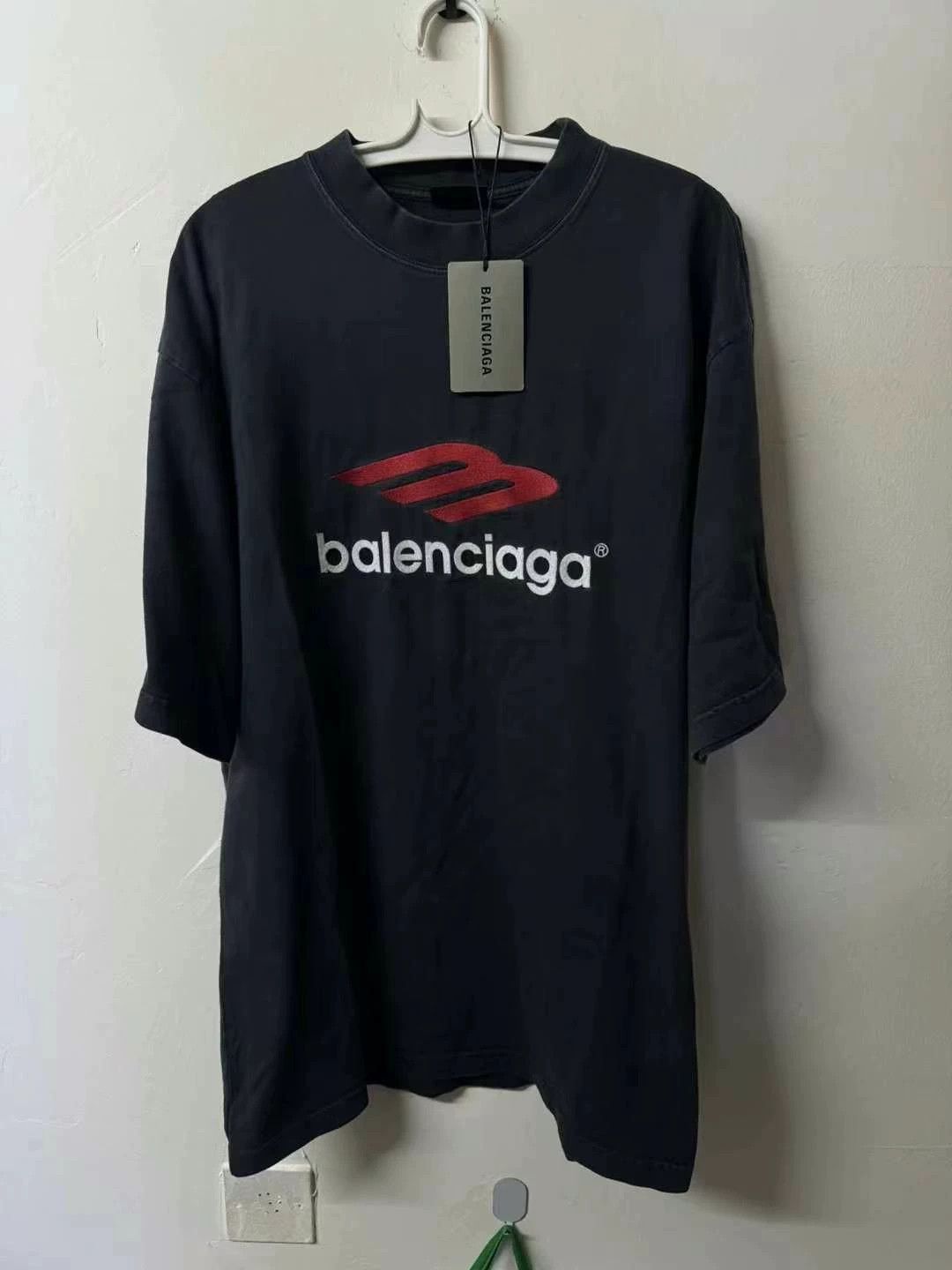 Balenciaga Balenciaga 3b Embroidered Short Sleeve Size US S / EU 44-46 / 1 - 1 Thumbnail