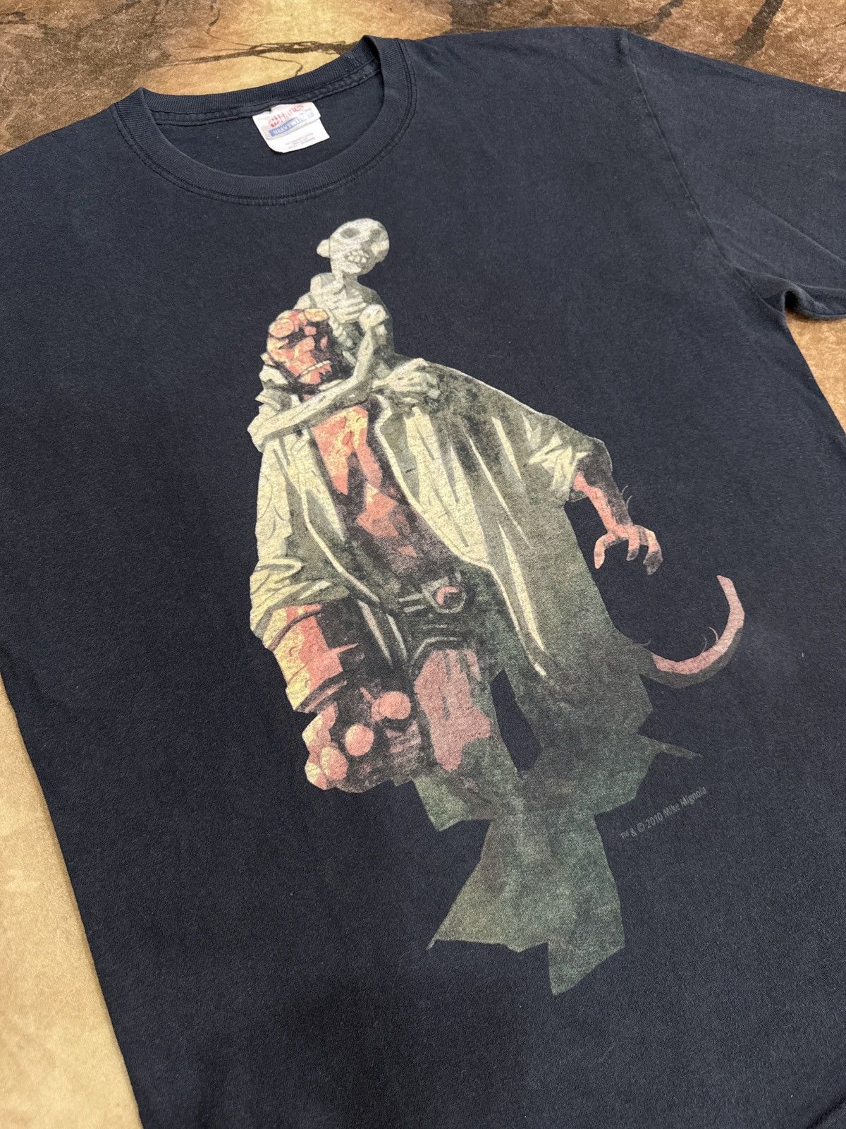 Vintage ‼️Vintage Hellboy short by mike mignola ‼️ Size US L / EU 52-54 / 3 - 2 Thumbnail