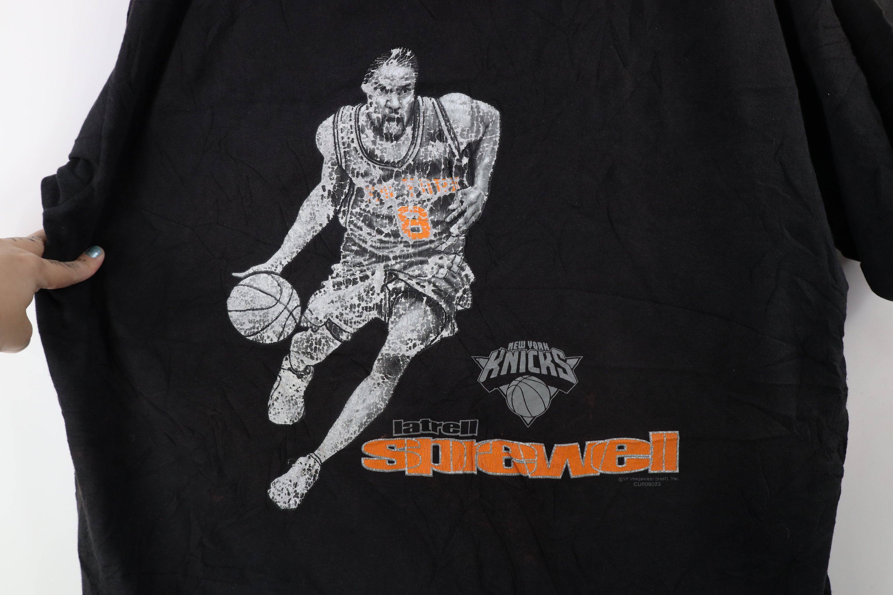 Vintage Vintage 90s Latrell Sprewell New York Knicks T-Shirt Size US XL / EU 56 / 4 - 4 Thumbnail