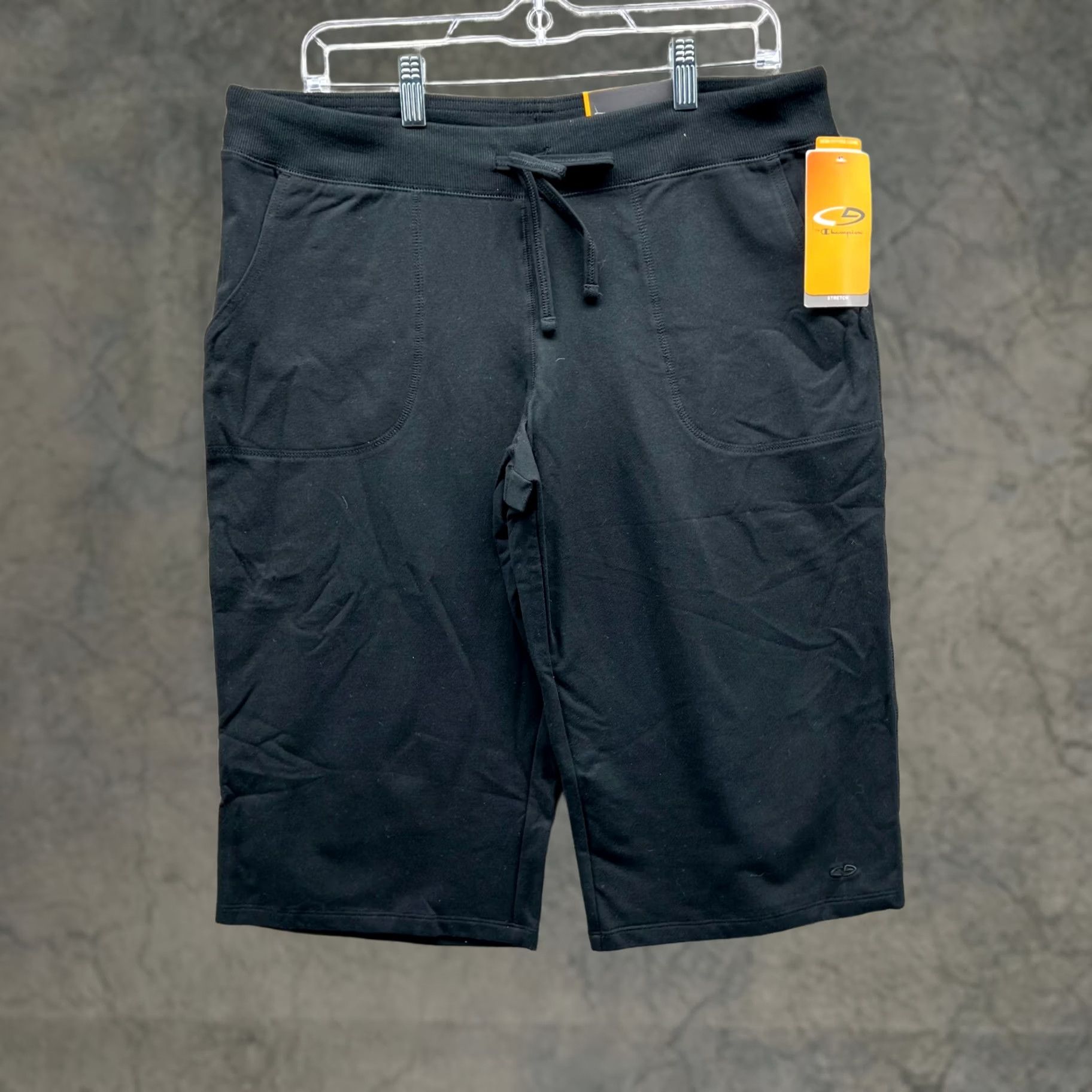 Champion Champion Shorts Womens Large Black Capri Stretch Fleece Drawstring Regular Size 36" / US 14 / IT 50 - 1 Thumbnail