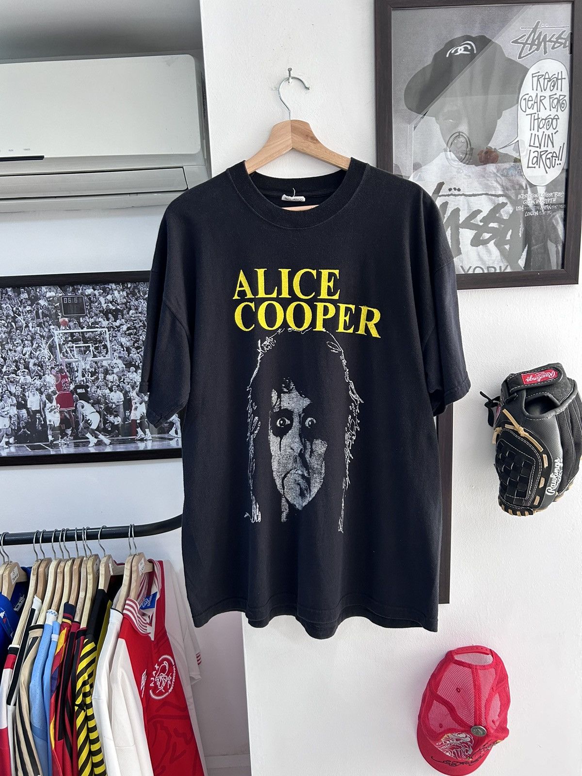 Vintage Alice Cooper 2000 Brutal Planet Tee Size US XL / EU 56 / 4 - 1 Thumbnail