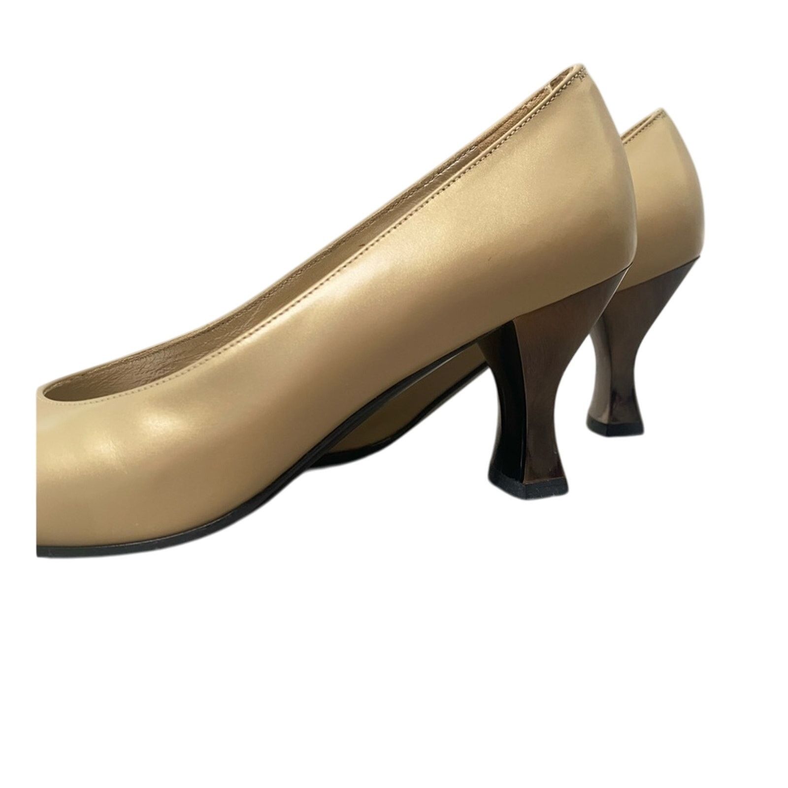 Salvatore Ferragamo Vintage Salvatore Ferragamo Beige Heels Pumps Size 7.5 Size US 7.5 / IT 37.5 - 12 Thumbnail