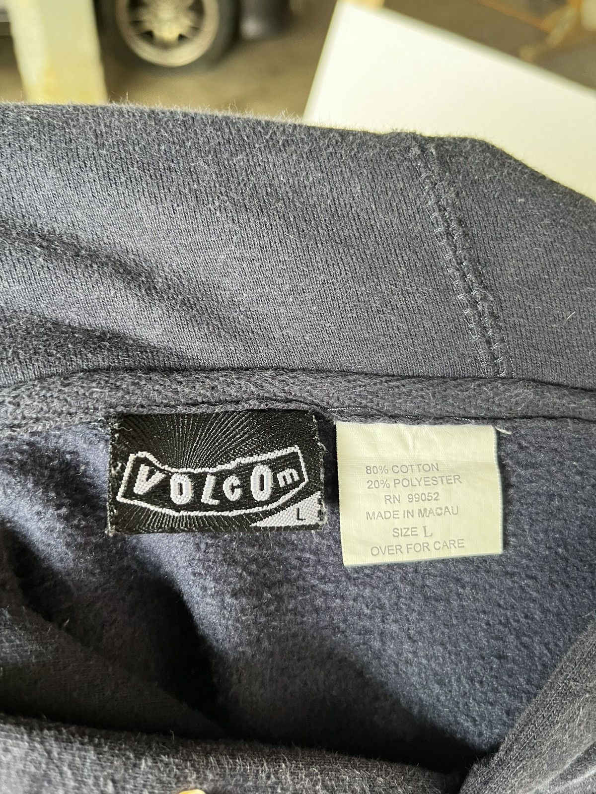Vintage Vintage Y2K Volcom Hoodie Size US L / EU 52-54 / 3 - 6 Thumbnail