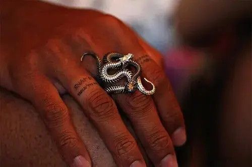 Jewelry Adjustable White Black Cobra Snake Ring Size ONE SIZE - 4 Thumbnail