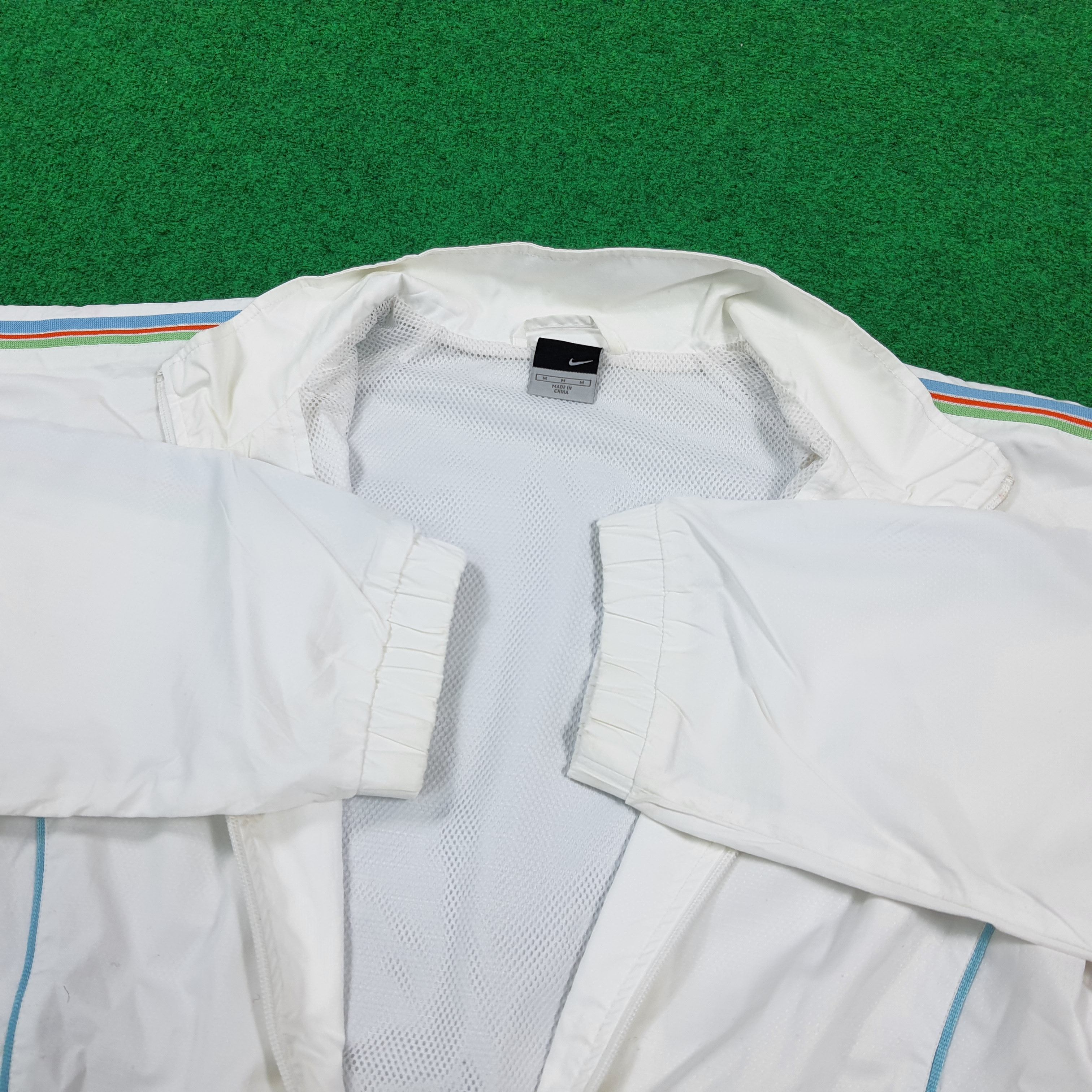 Nike Vintage Y2k Nike Windbreaker Jacket Track Top C306N8 Size US L / EU 52-54 / 3 - 5 Thumbnail
