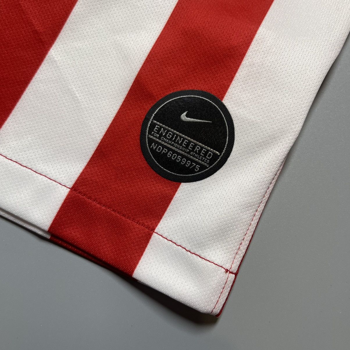 Nike × Vintage YOUTH SIZE ATLETICO MADRID NIKE 2019/2020 SOCCER HOME JERSEY Size US XXS / EU 40 - 8 Thumbnail