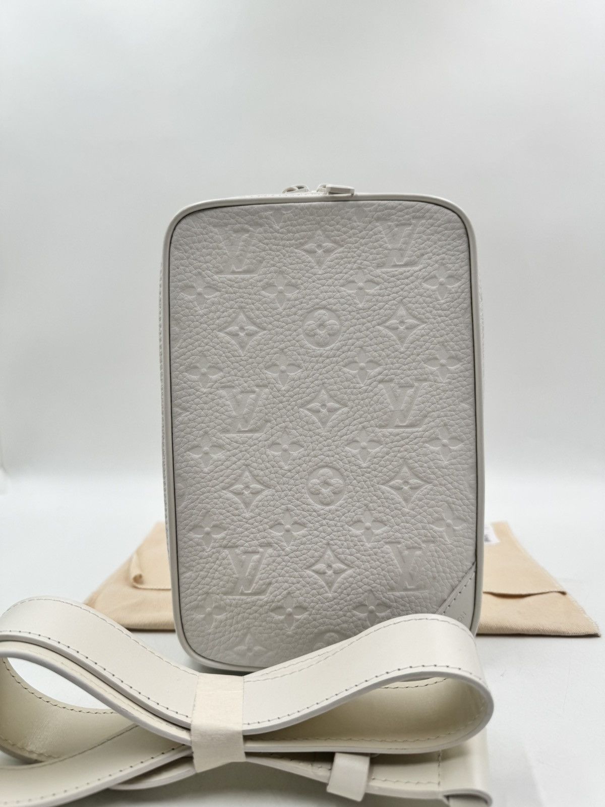 Louis Vuitton Louis Vuitton Utility Side CrossBody Bag Size ONE SIZE - 1 Thumbnail