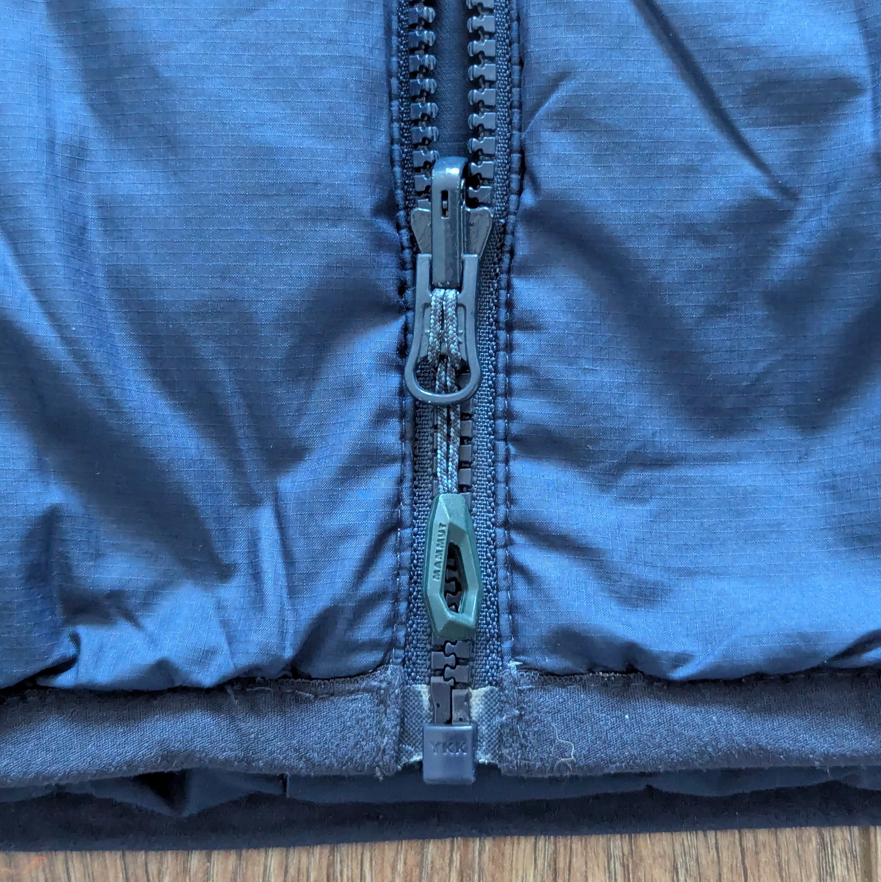 Mammut Mammut Reversible Down Jacket Size M Navy Outdoor Trekking Size US M / EU 48-50 / 2 - 10 Thumbnail