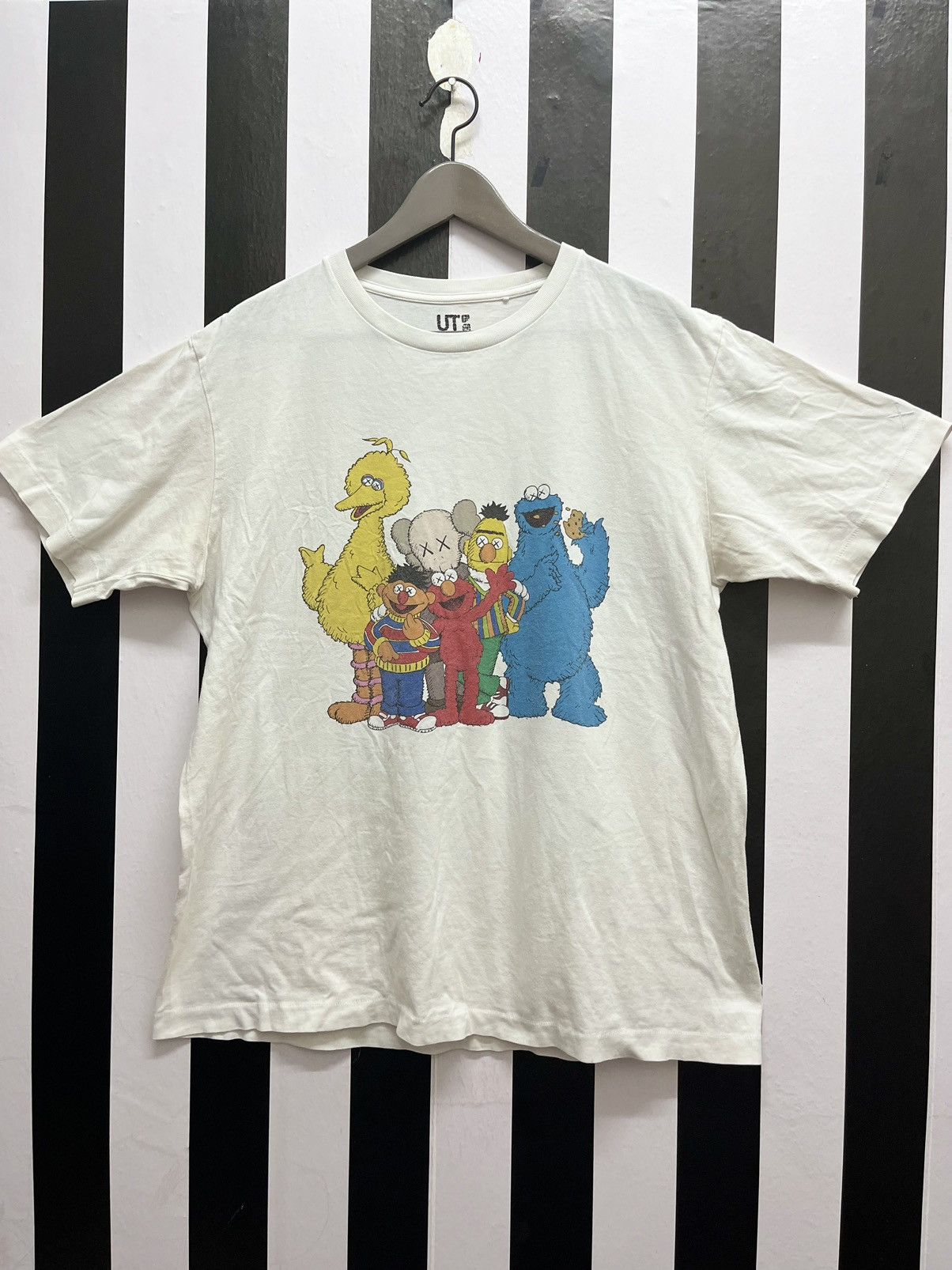 Kaws × Uniqlo Uniqlo x Kaws Sesame Street TShirt Size US XL / EU 56 / 4 - 1 Thumbnail