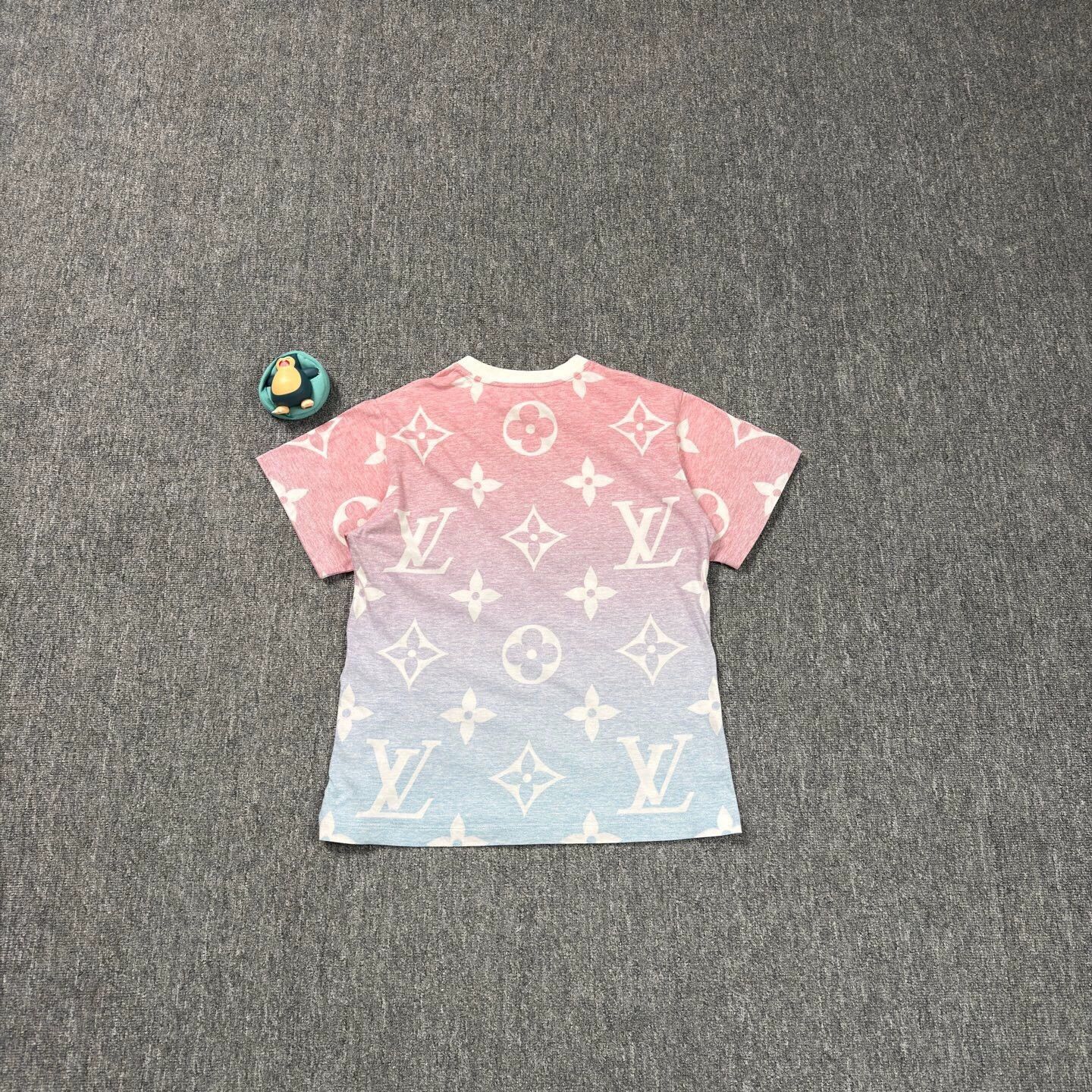 Louis Vuitton LV blue-pink gradient allover print chain short-sleeve M Size M / US 6-8 / IT 42-44 - 2 Thumbnail