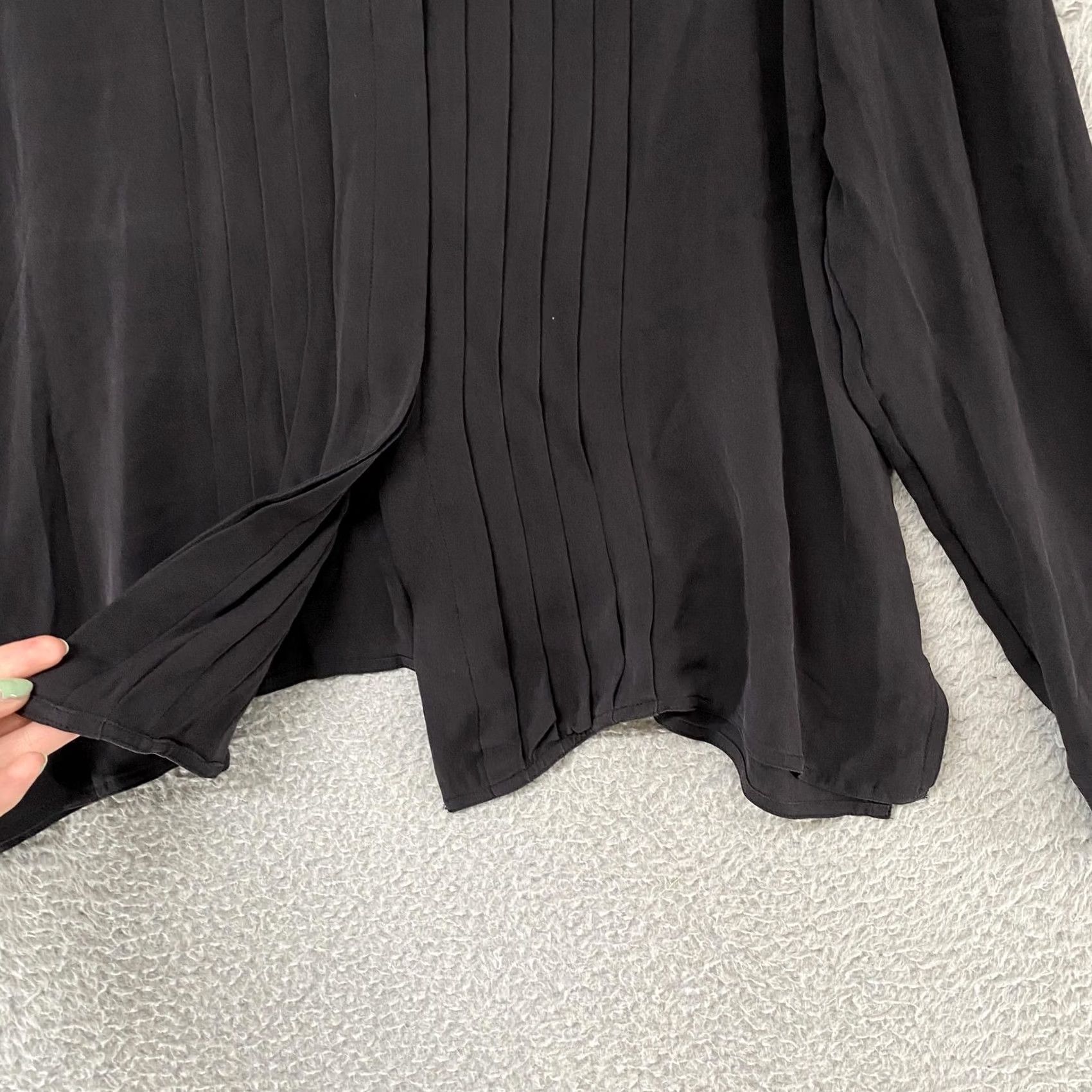 Coldwater Creek Coldwater Creek Womens XL Black Silk Pleated Button Front Long Sleeve Top Size XL / US 12-14 / IT 48-50 - 4 Thumbnail