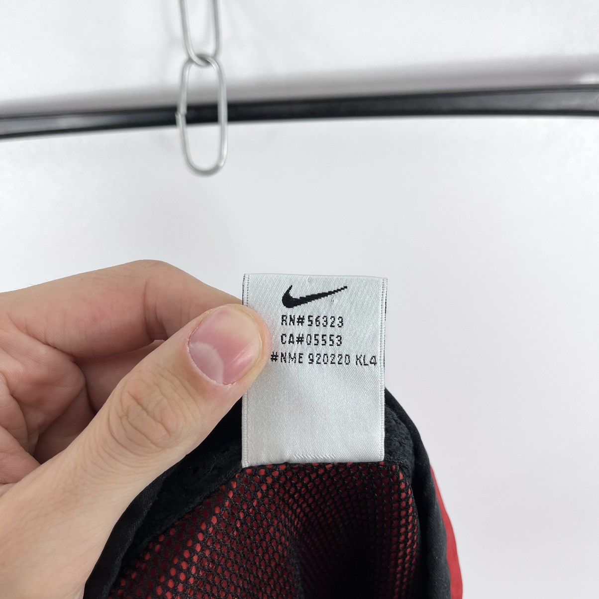 Nike Vintage Nike Nylon Embroidery Swoosh Logo Red Vest Size L Size US M / EU 48-50 / 2 - 14 Thumbnail