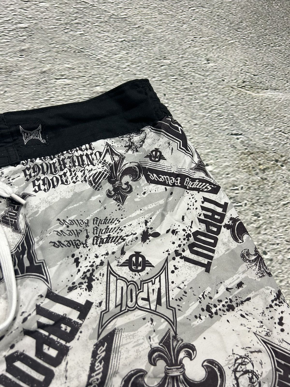 Tapout × Vintage Tapout shorts vintage full print big logo boxing white black Size US 30 / EU 46 - 6 Thumbnail