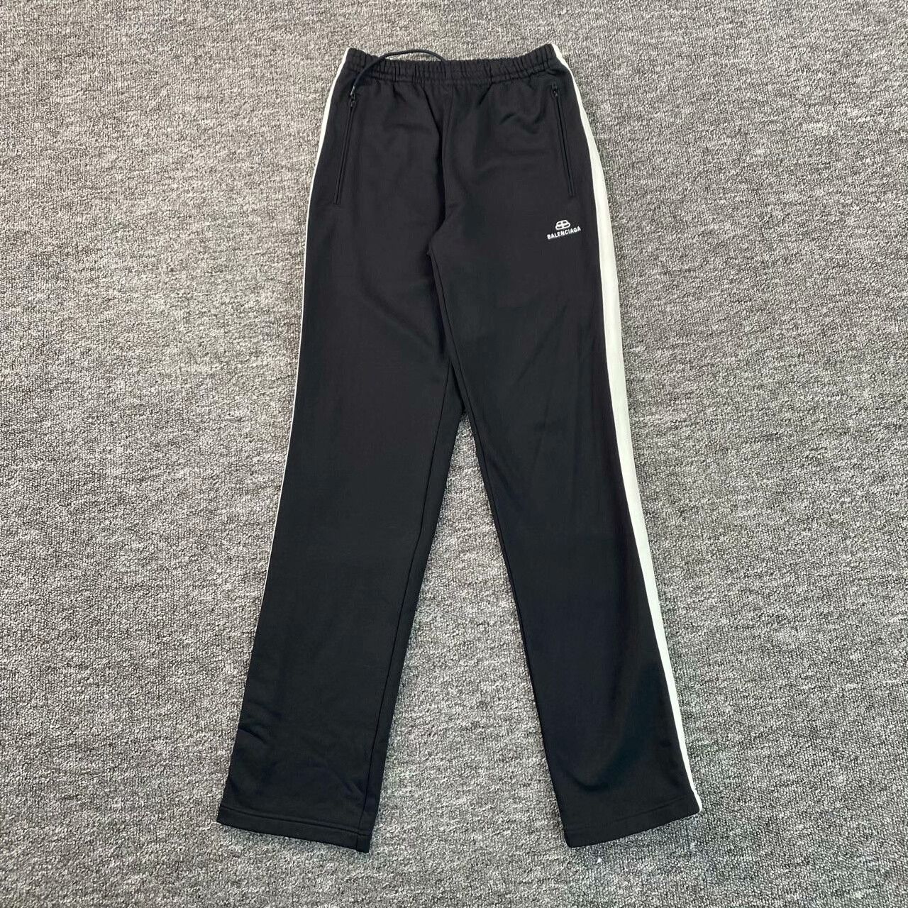 Balenciaga Balenciaga Black Logo Embroidered Sweatpants - dmc Size US 36 / EU 52 - 1 Thumbnail