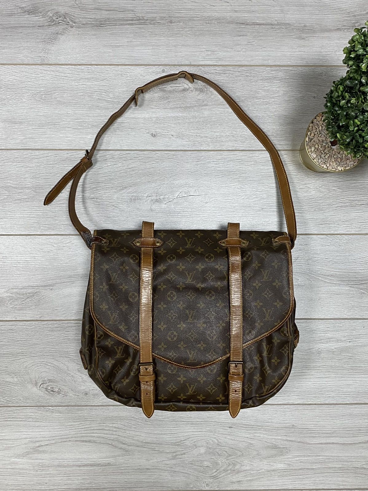 Louis Vuitton Louis Vuitton saumur crossbody bag LV monogram Size ONE SIZE - 3 Thumbnail