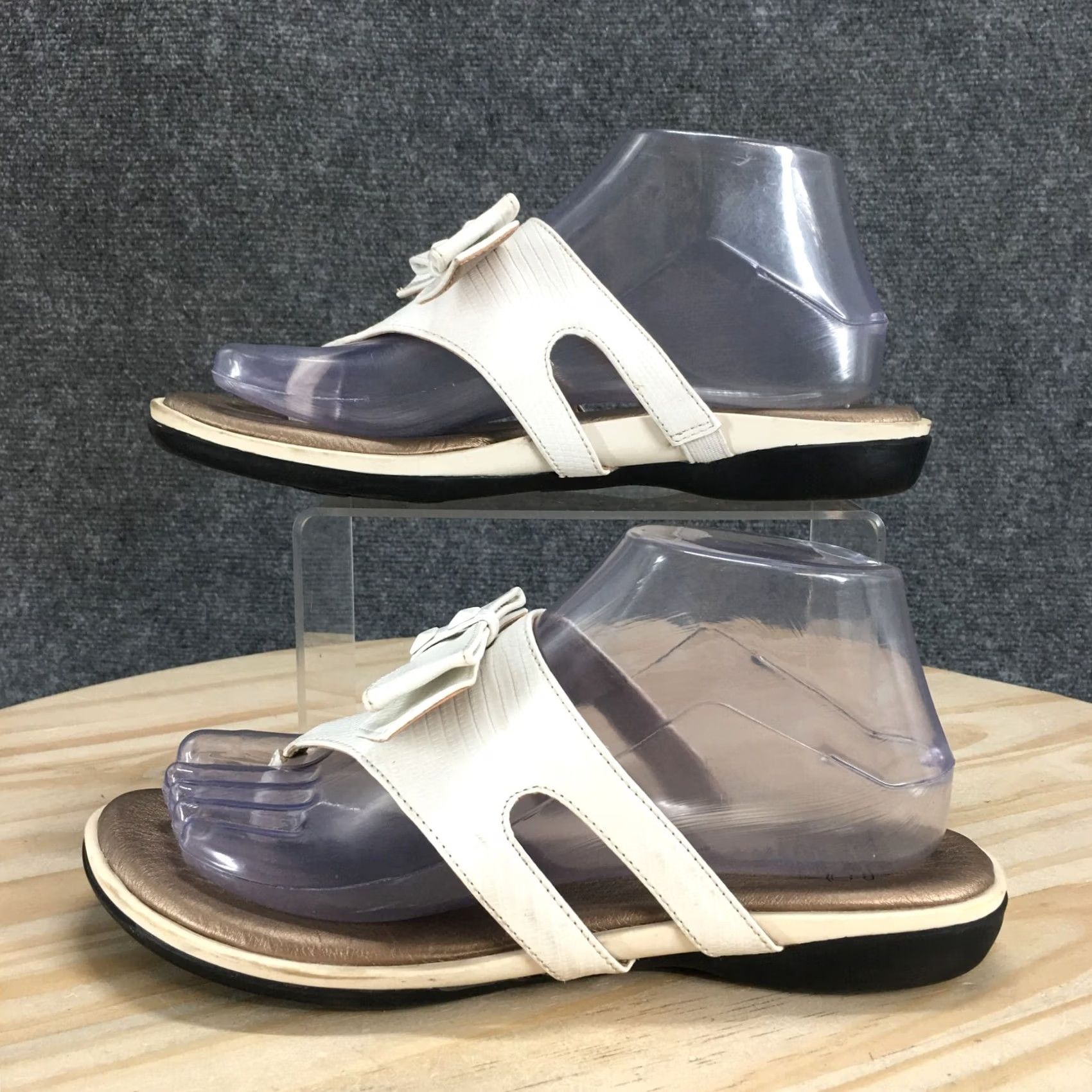 Vintage LifeStride Sandals Womens 7.5 M Ilsa Thong White Faux Leather Toe-Post Comfort Shoes Size US 8 / IT 38 - 2 Thumbnail